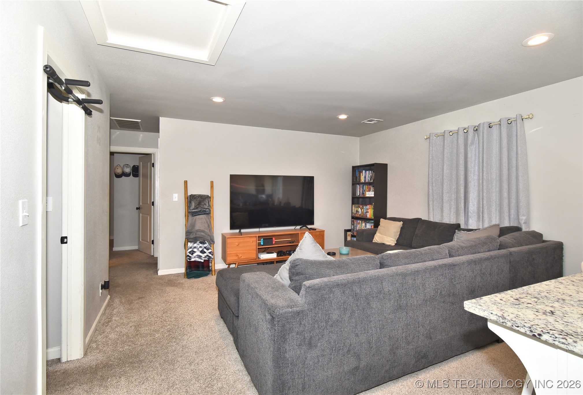 3184 N Iroquois Avenue Property Photo 24