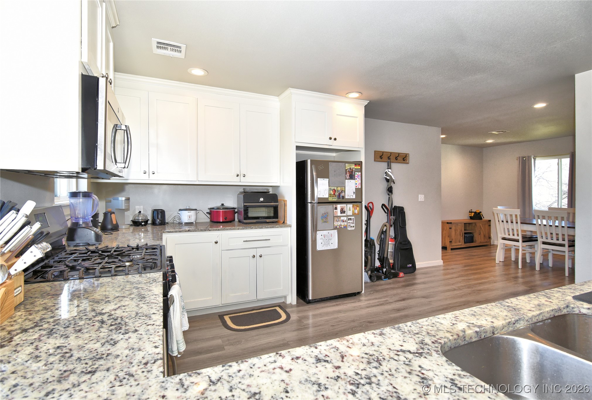 3184 N Iroquois Avenue Property Photo 26