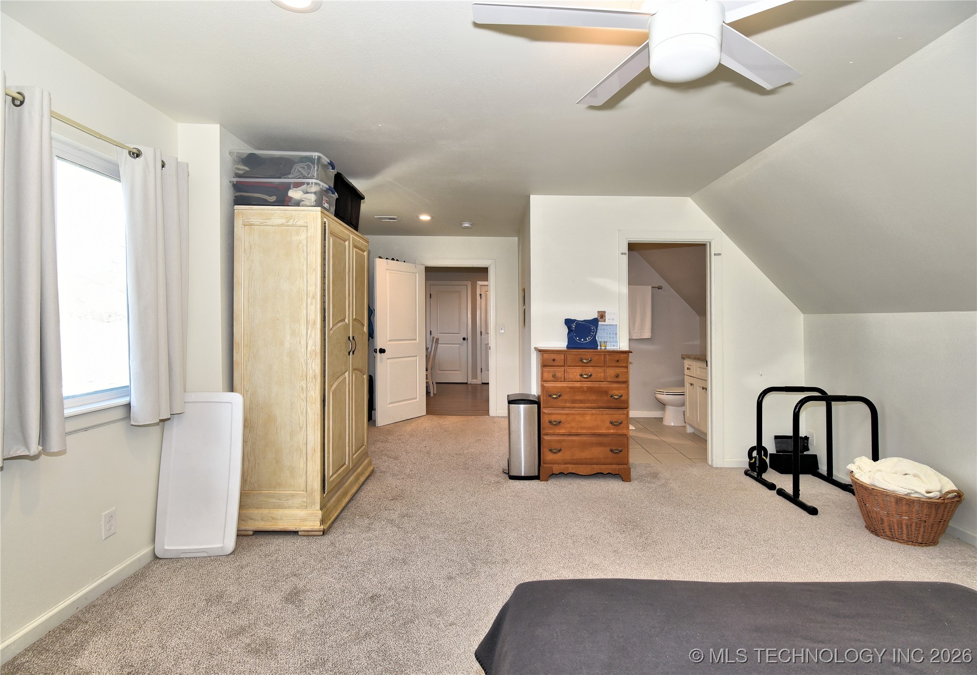 3184 N Iroquois Avenue Property Photo 28