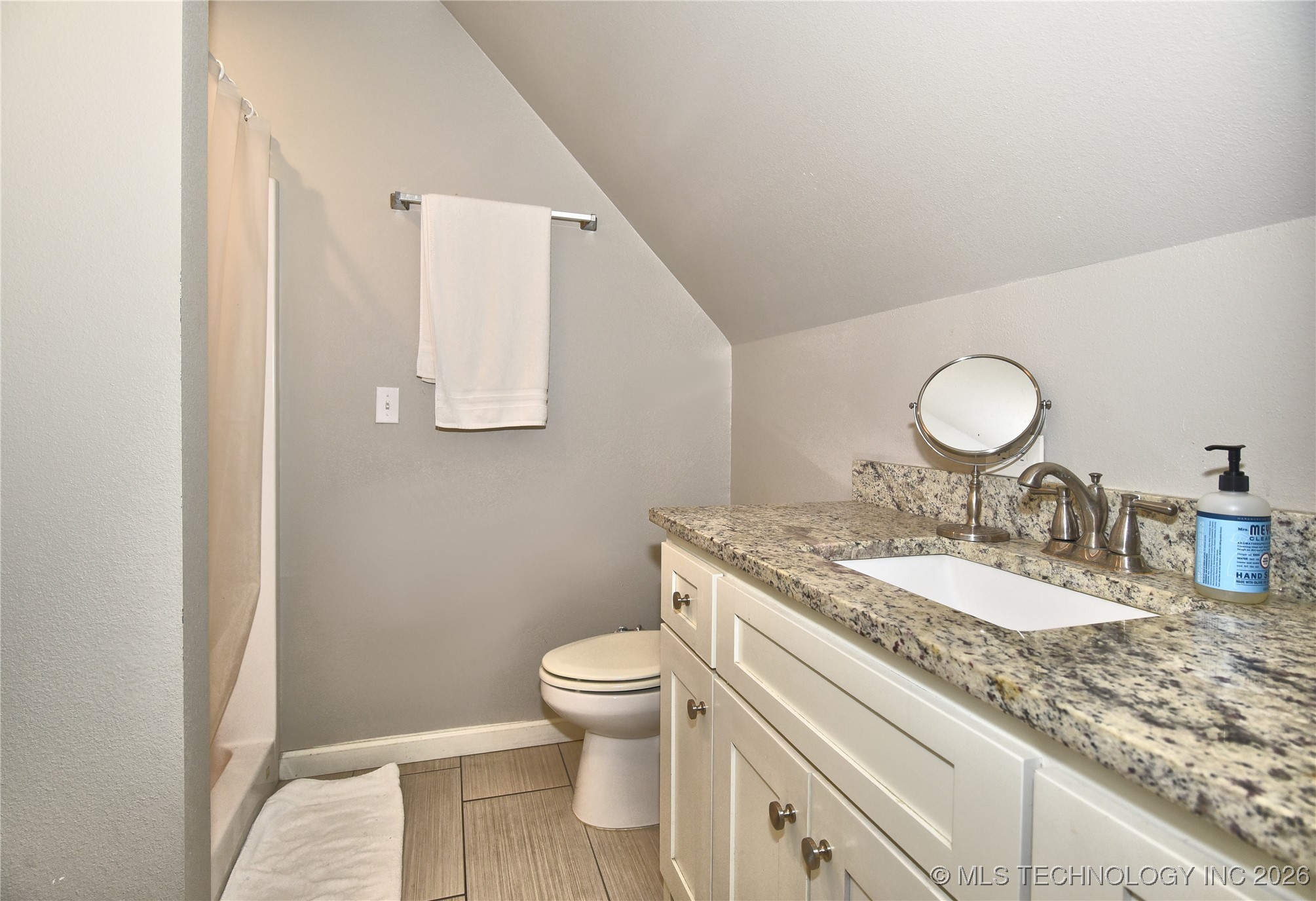 3184 N Iroquois Avenue Property Photo 29