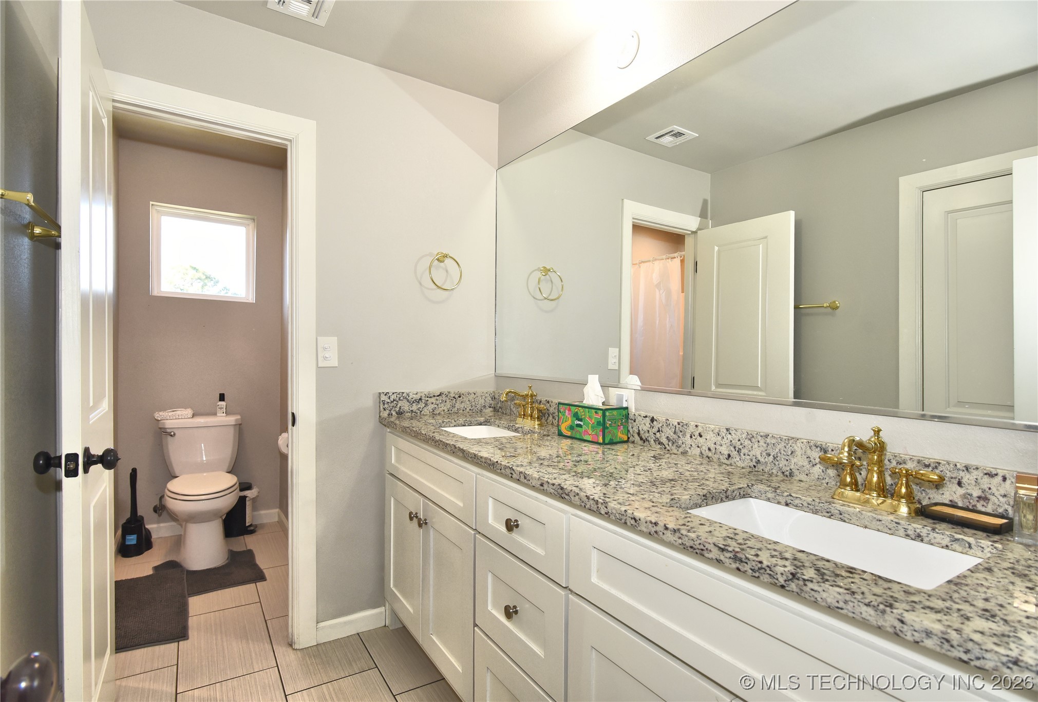 3184 N Iroquois Avenue Property Photo 31