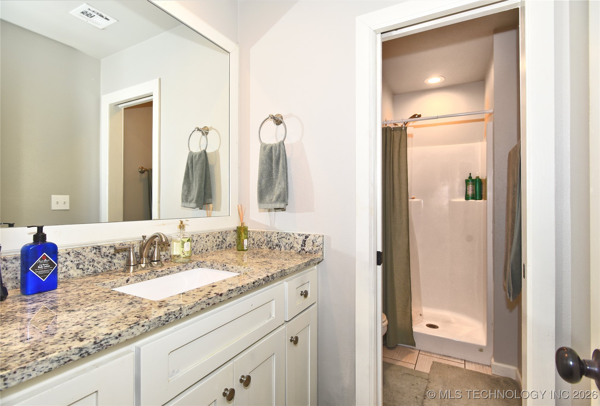 3184 N Iroquois Avenue Property Photo 33