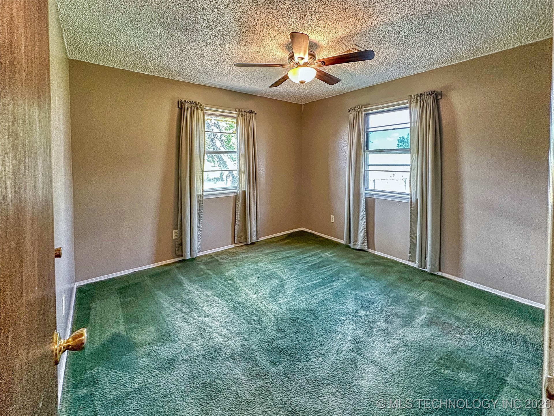 403 W 6th Property Photo 10