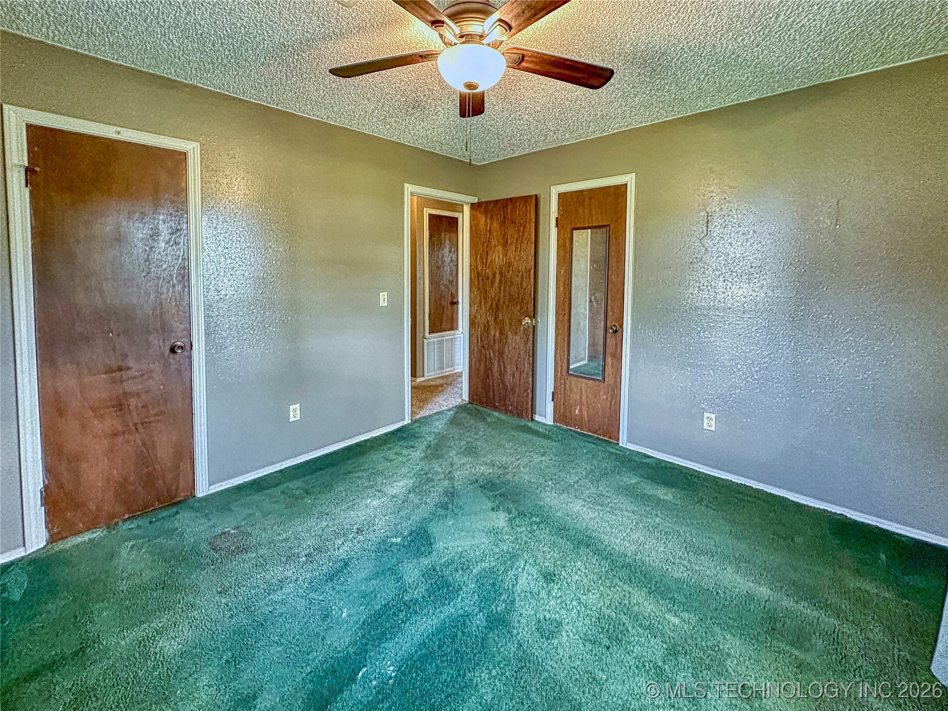 403 W 6th Property Photo 11