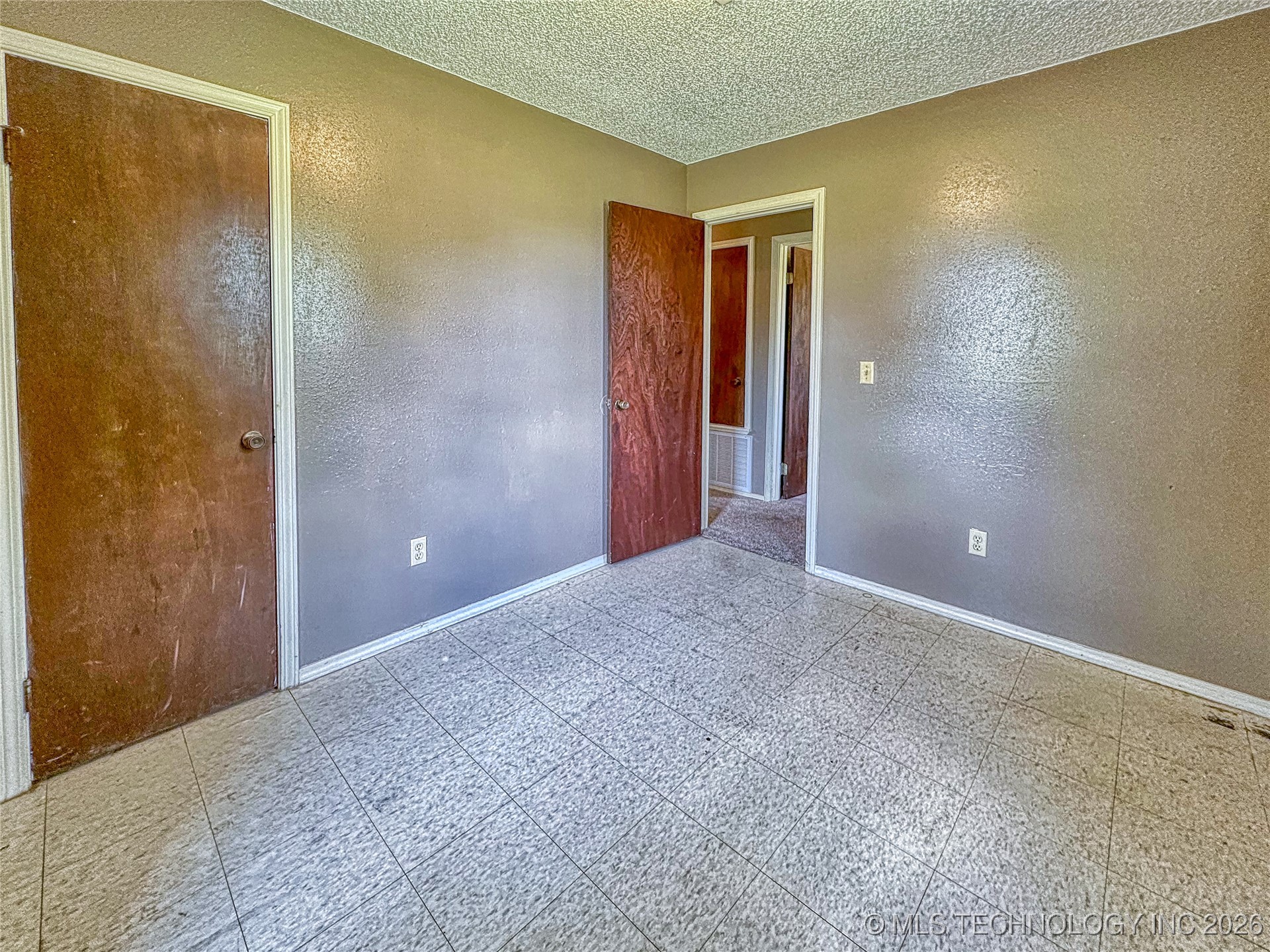 403 W 6th Property Photo 13