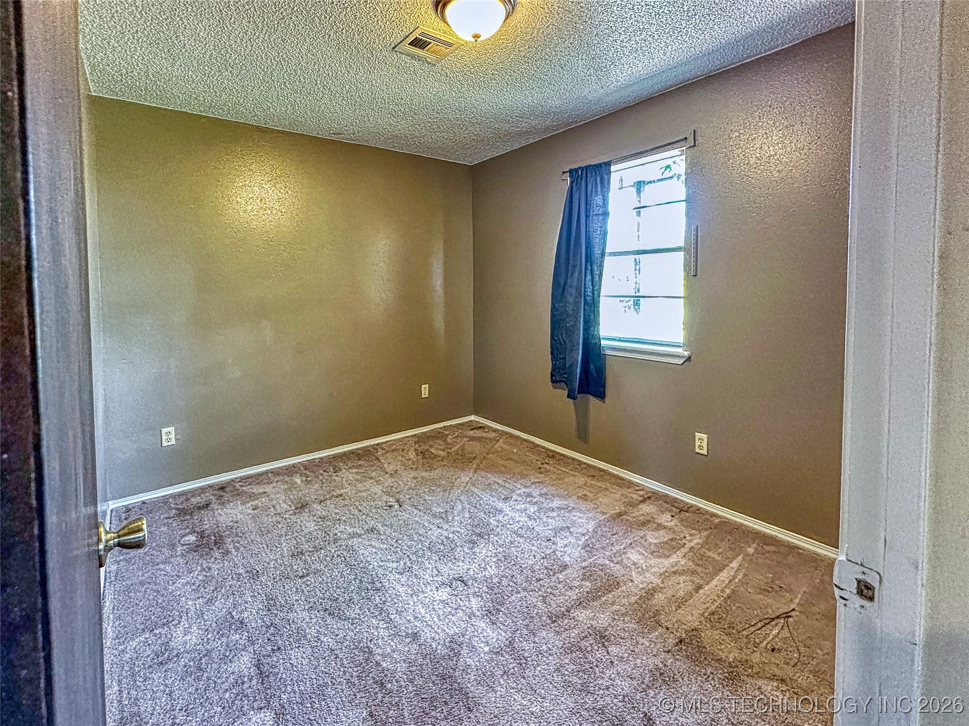 403 W 6th Property Photo 14