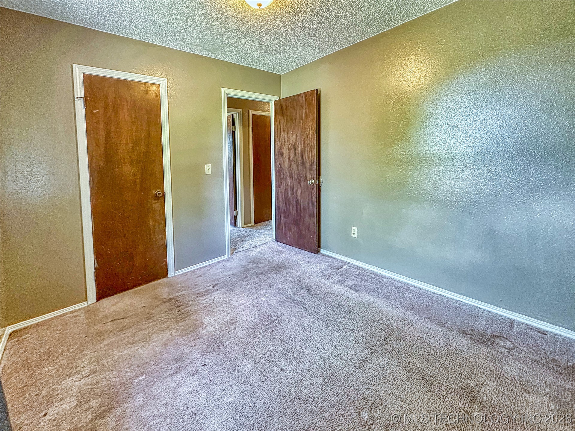 403 W 6th Property Photo 15