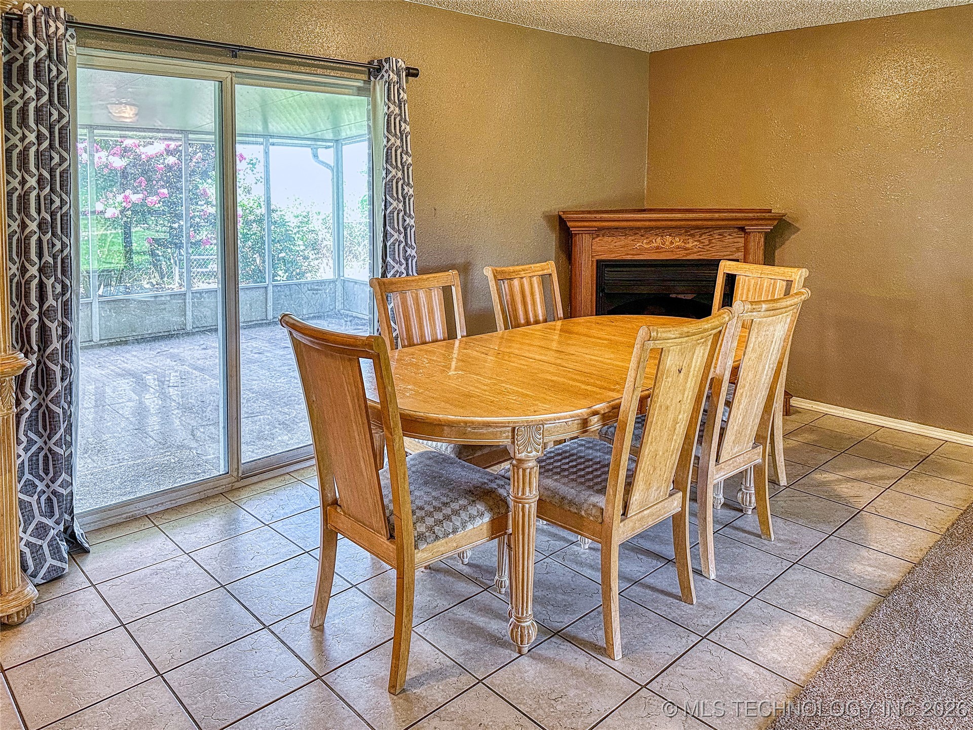 403 W 6th Property Photo 17