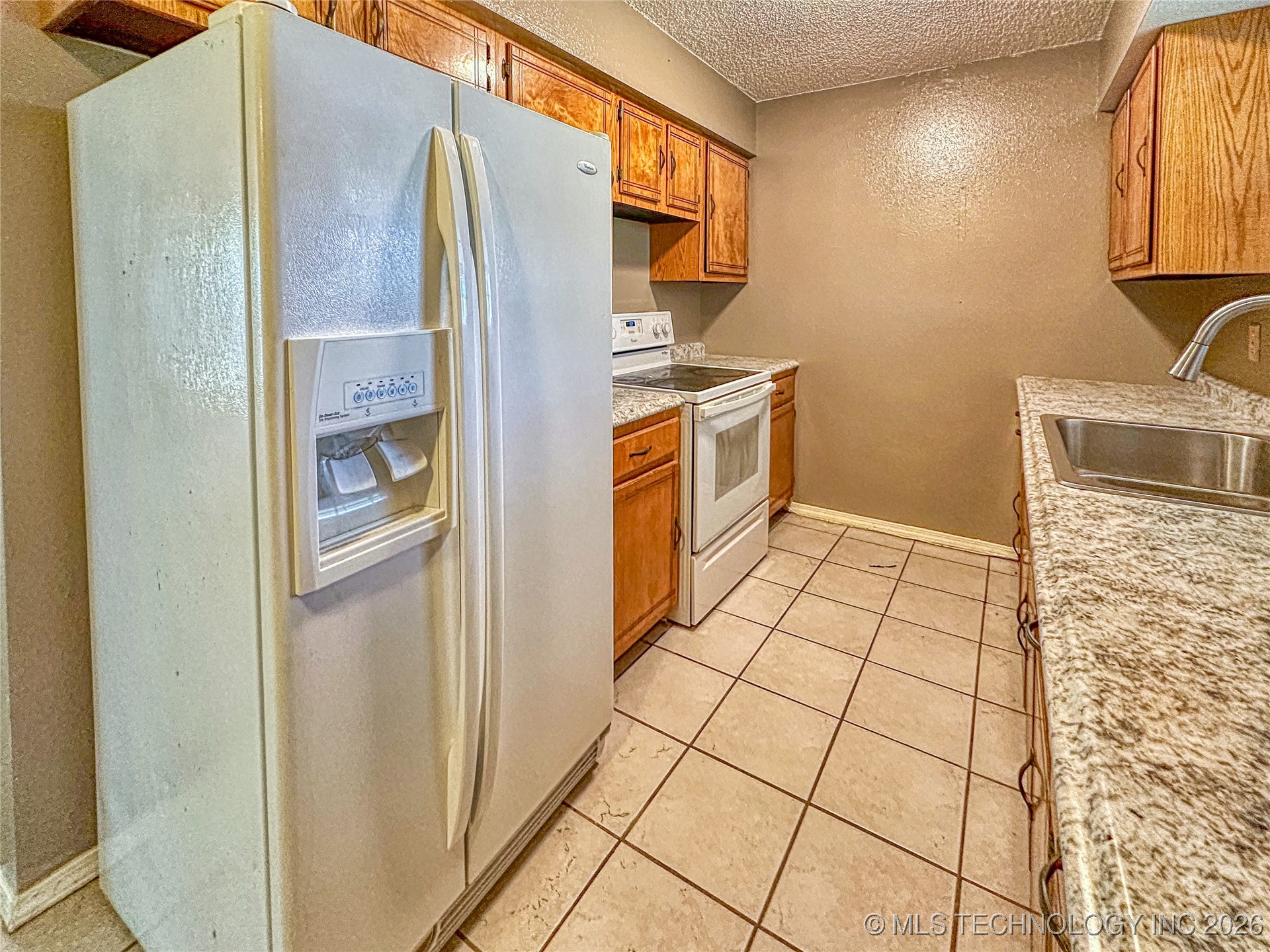 403 W 6th Property Photo 19