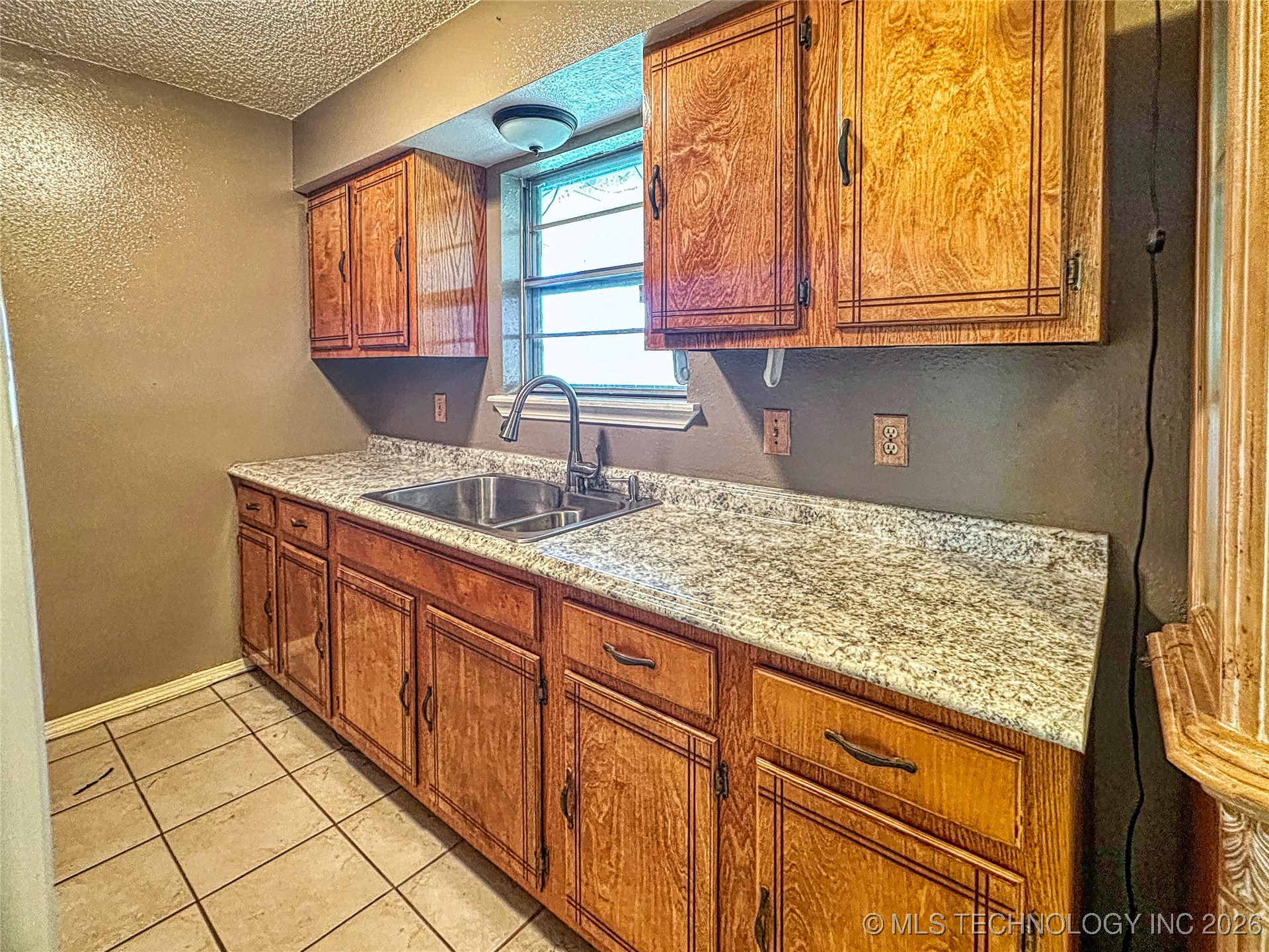 403 W 6th Property Photo 20