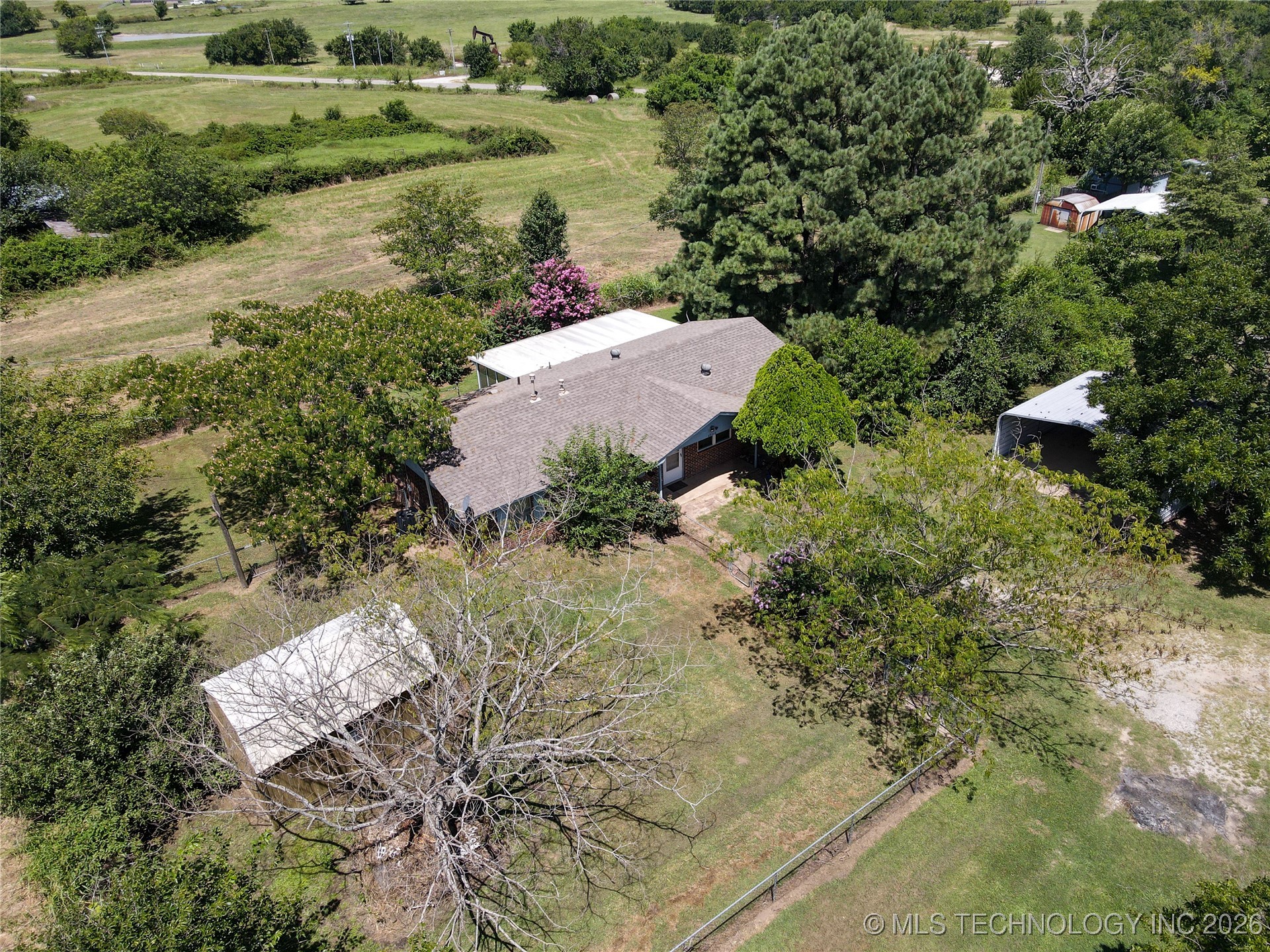 403 W 6th Property Photo 39