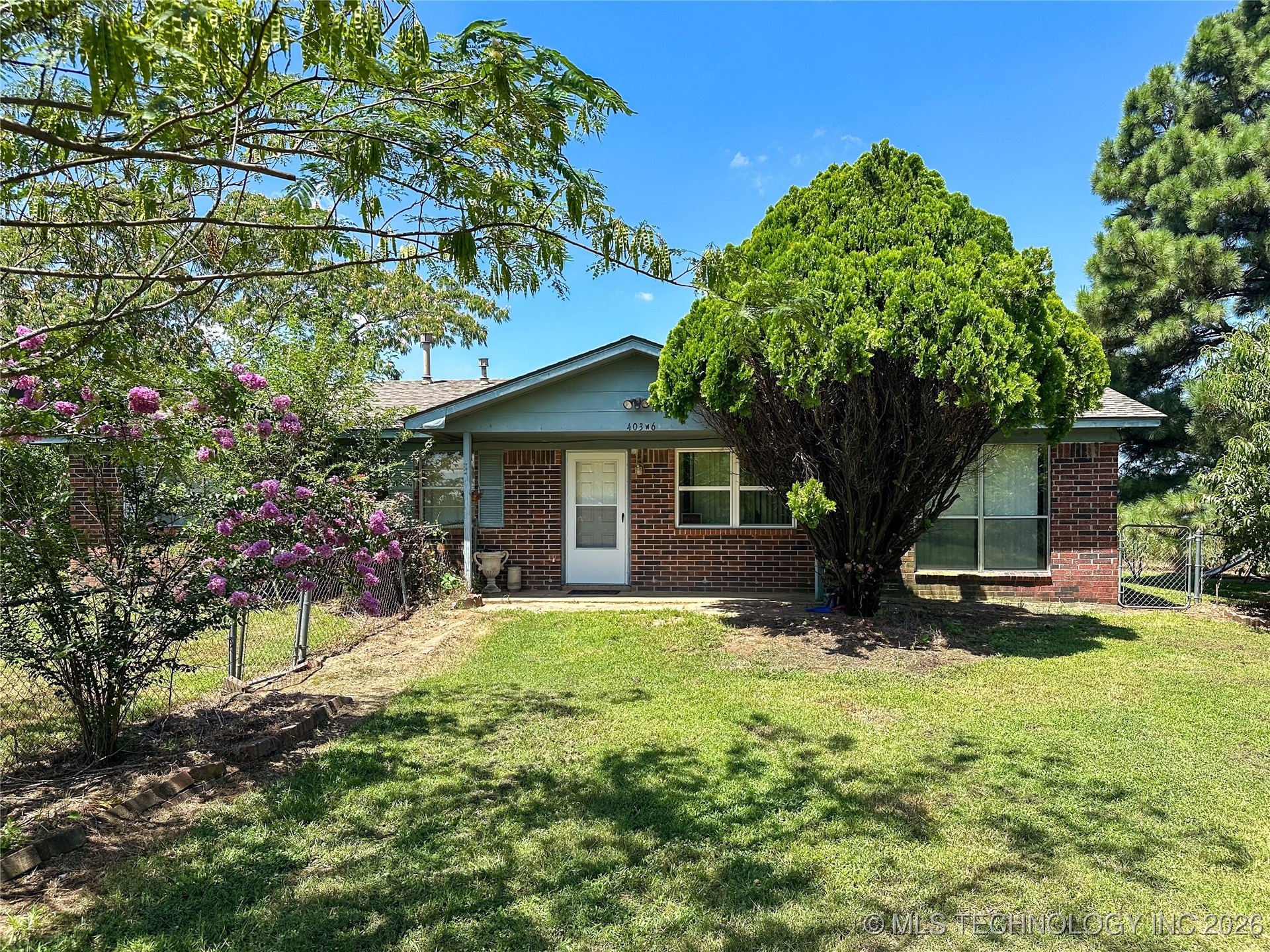 403 W 6th Property Photo 41