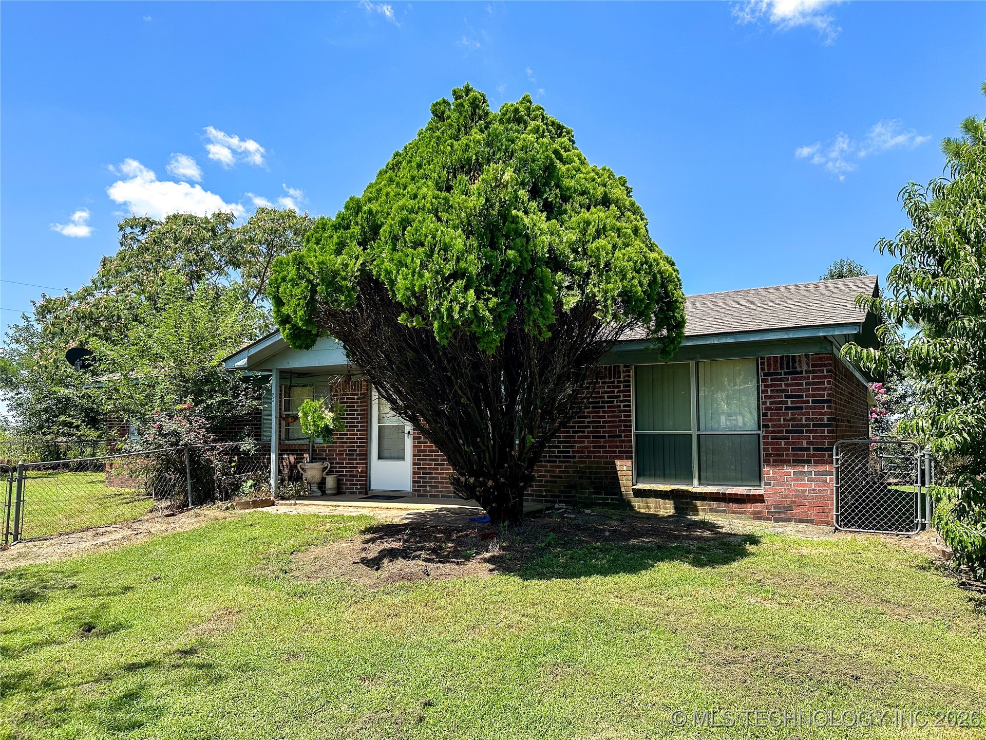 403 W 6th Property Photo 42