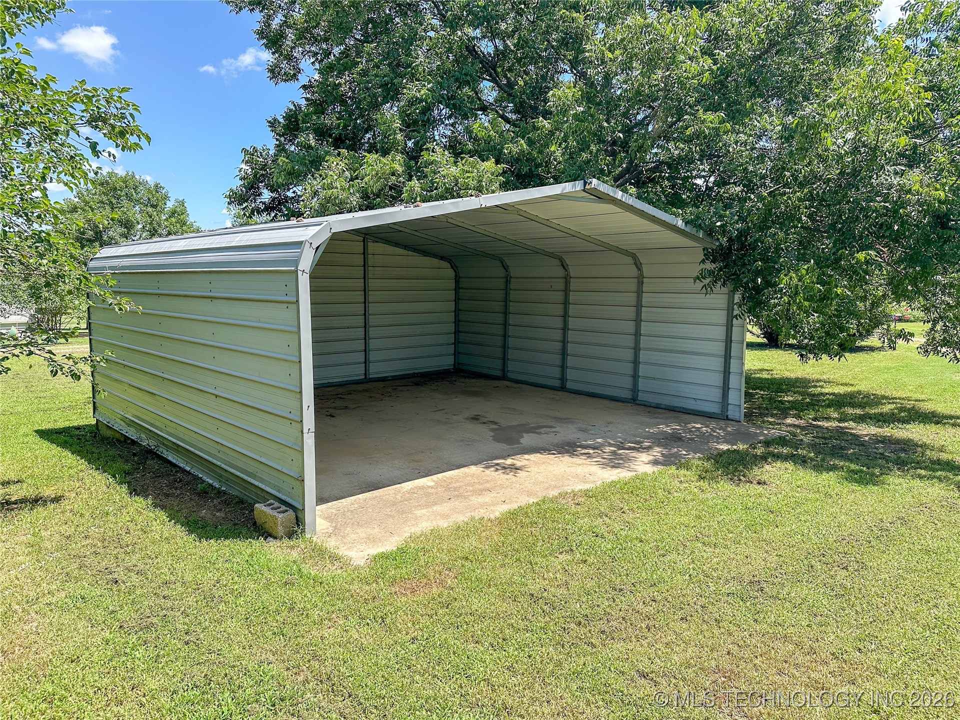 403 W 6th Property Photo 44