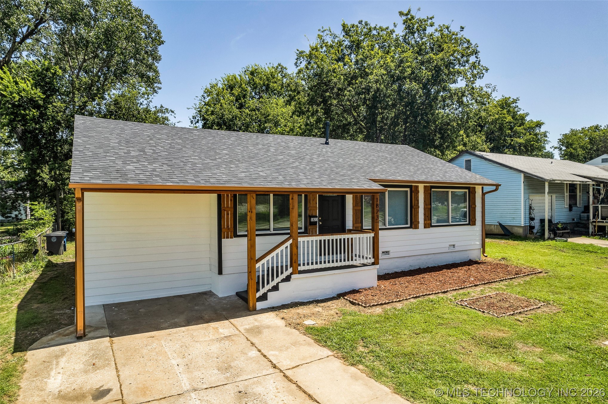 1823 N Harvard Avenue Property Photo 4