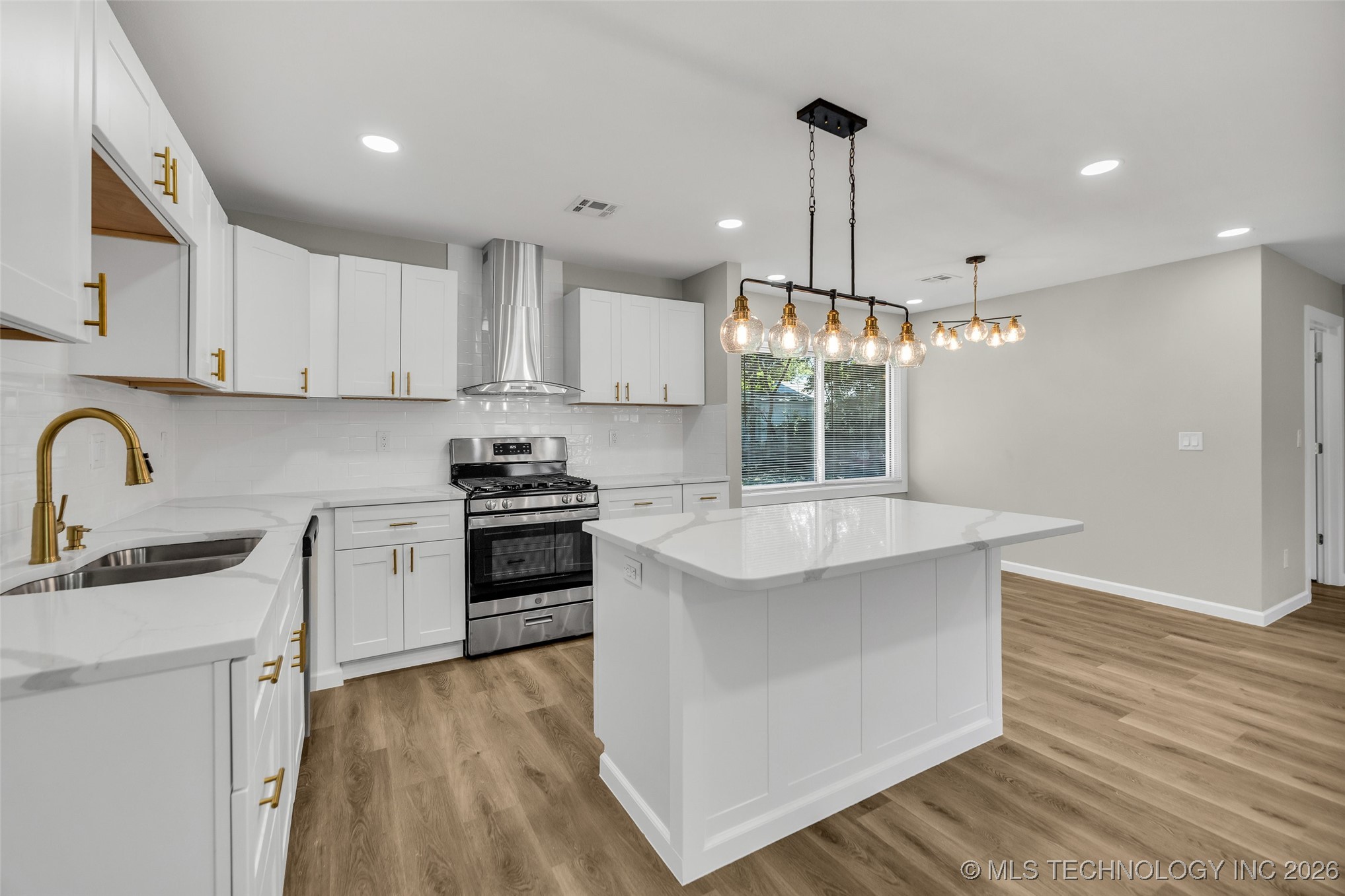 1823 N Harvard Avenue Property Photo 12