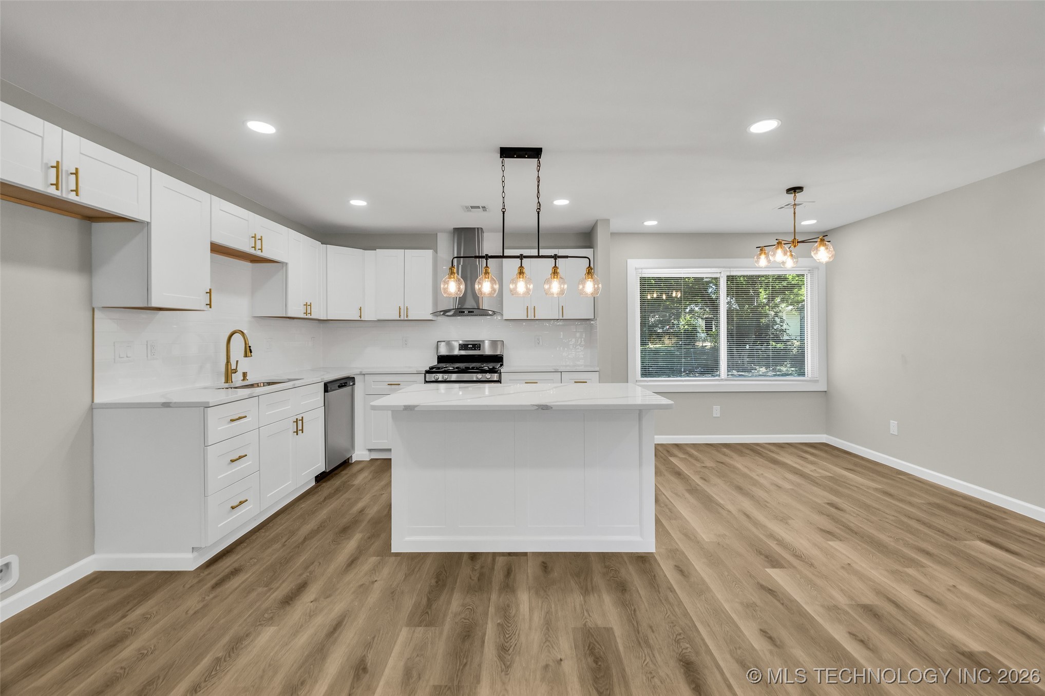 1823 N Harvard Avenue Property Photo 17