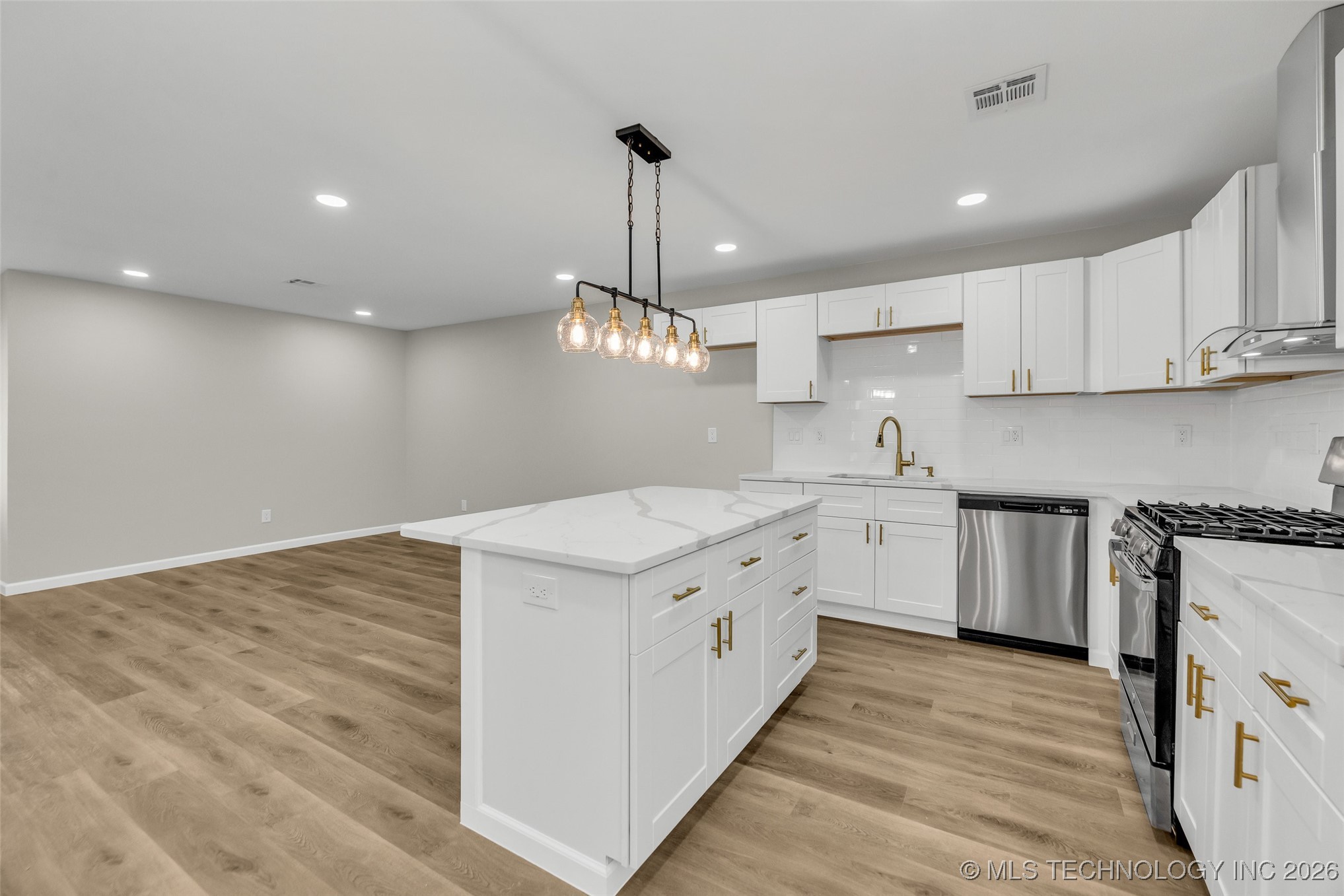 1823 N Harvard Avenue Property Photo 18