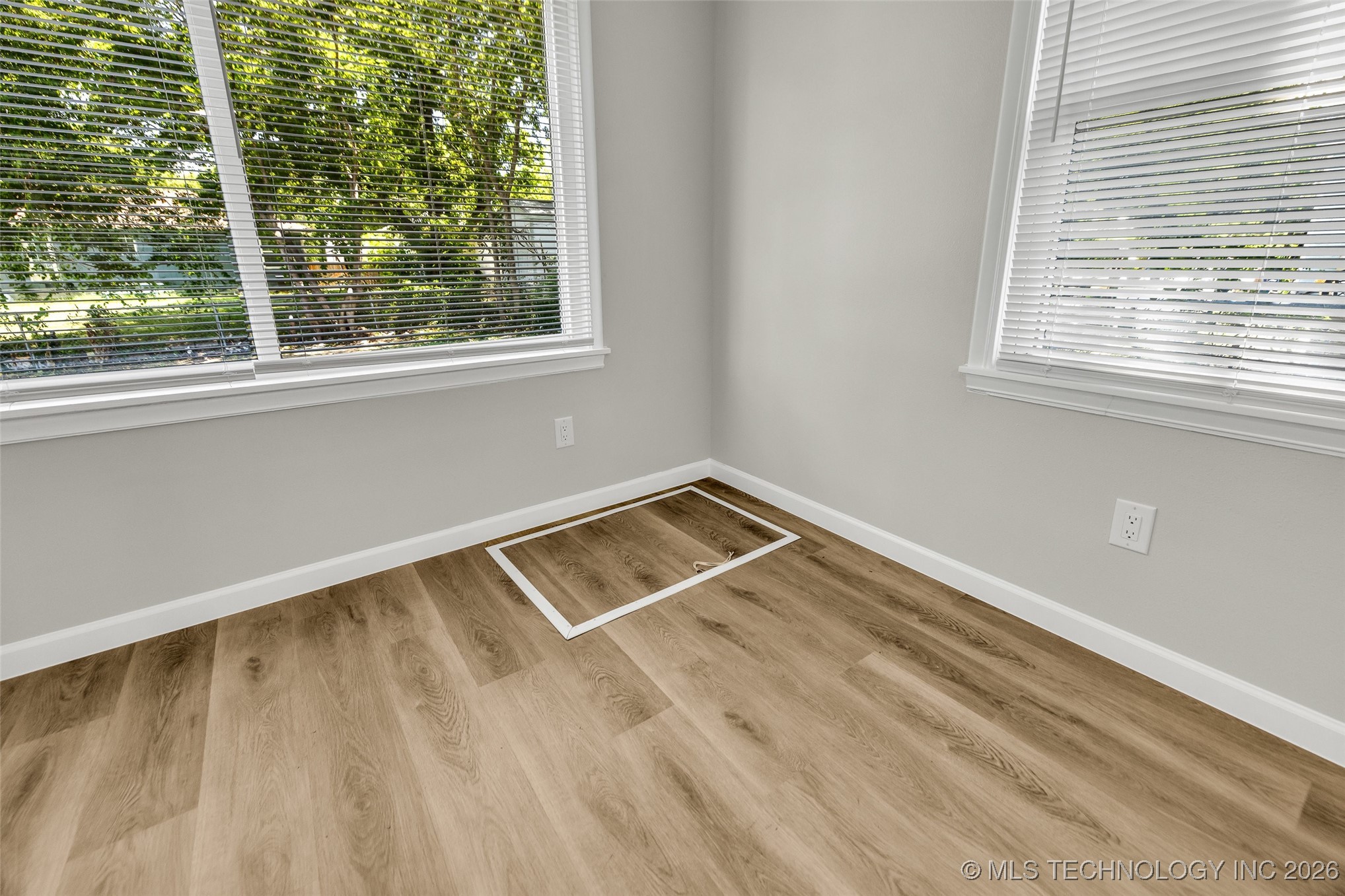 1823 N Harvard Avenue Property Photo 24