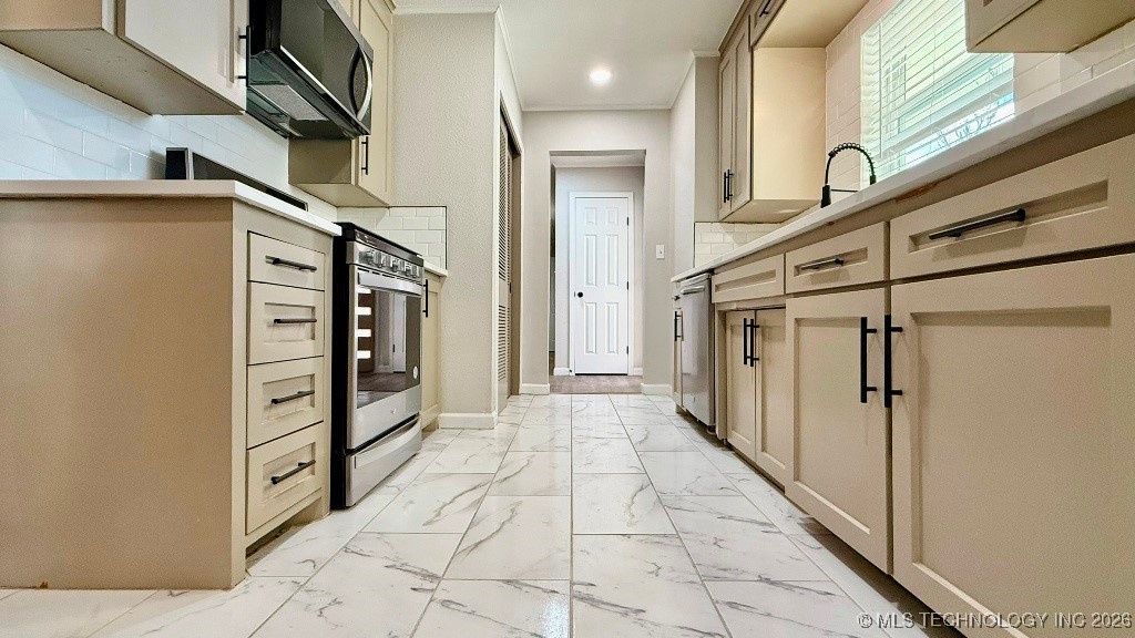 857 N Vancouver Avenue Property Photo 6