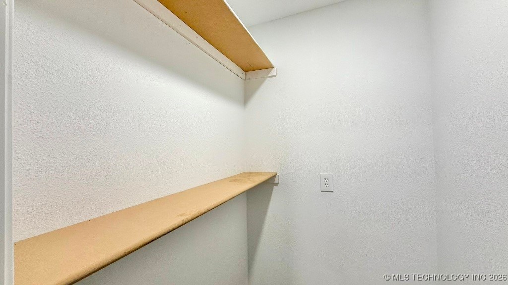 857 N Vancouver Avenue Property Photo 9