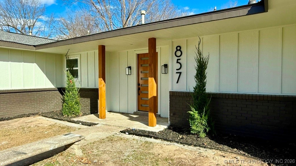 857 N Vancouver Avenue Property Photo 21