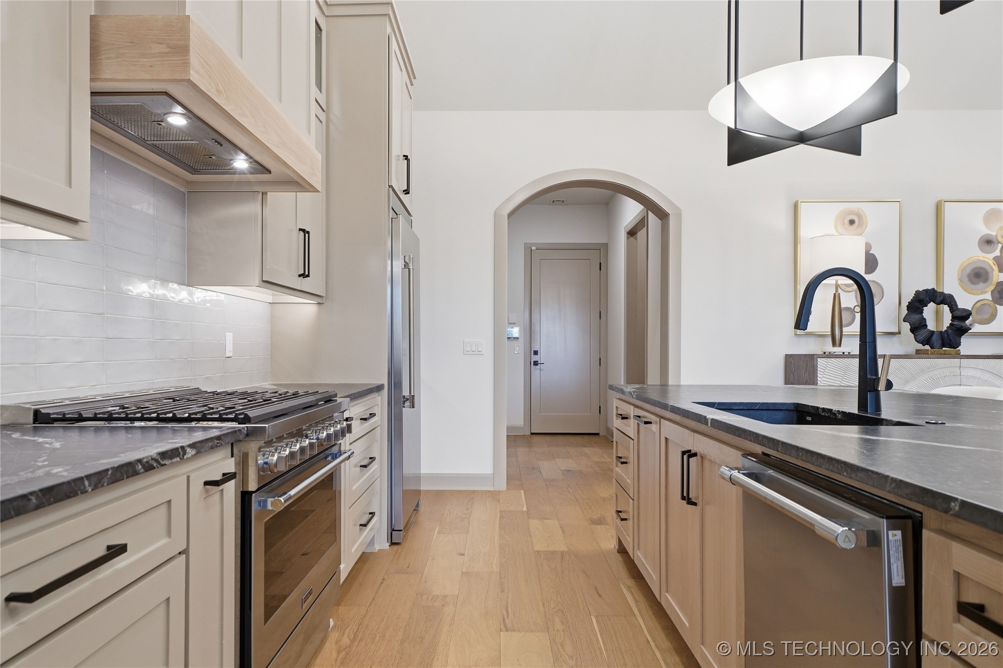 12011 S Vandalia Avenue Property Photo 16