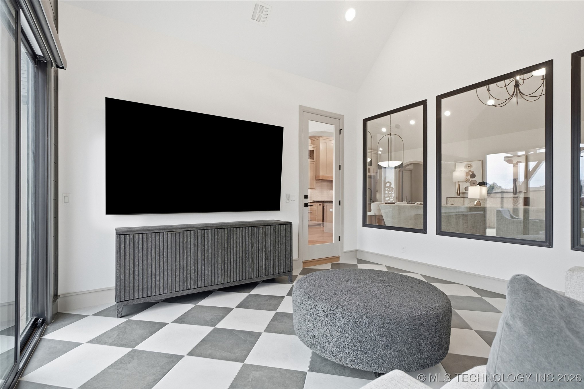 12011 S Vandalia Avenue Property Photo 31