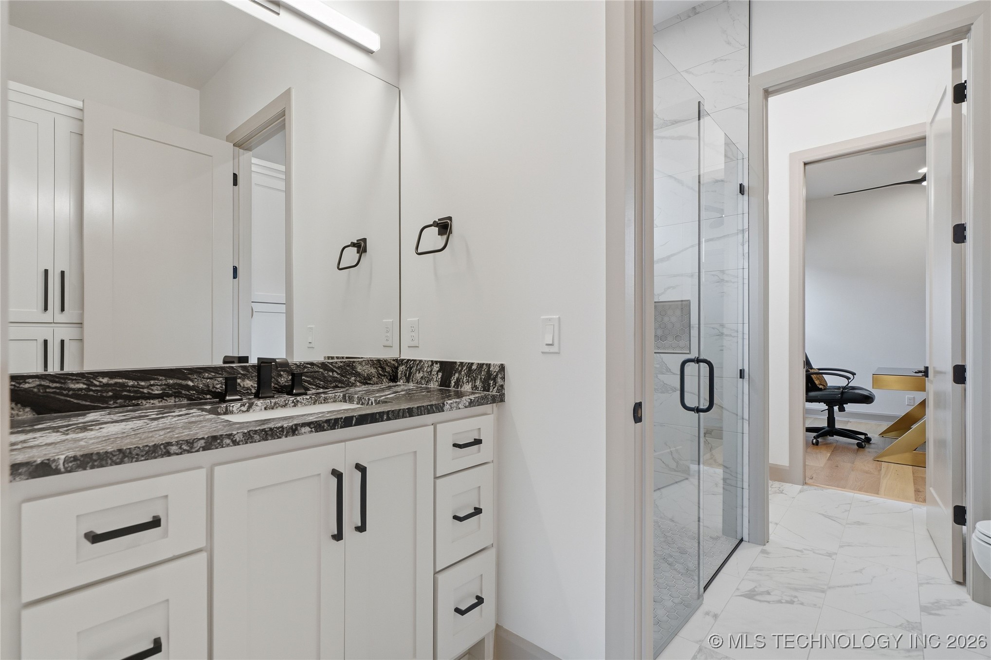 12011 S Vandalia Avenue Property Photo 34