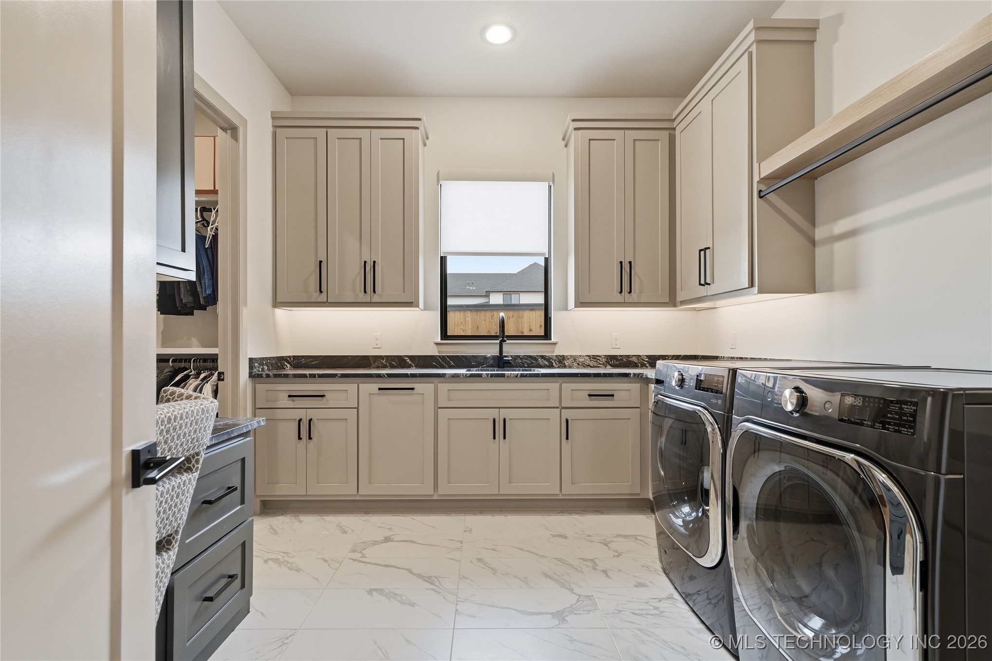 12011 S Vandalia Avenue Property Photo 48