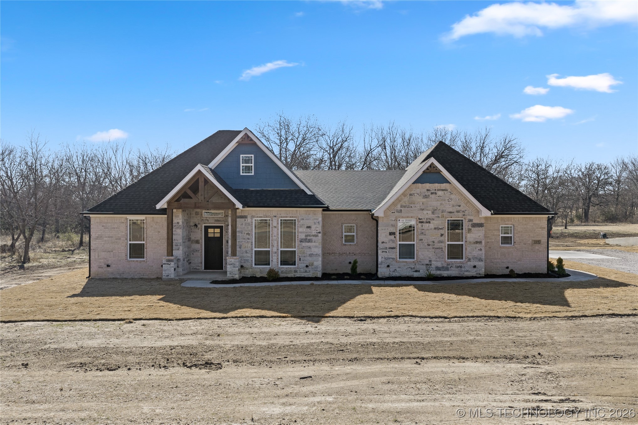 225 Gateway Road Property Photo 1