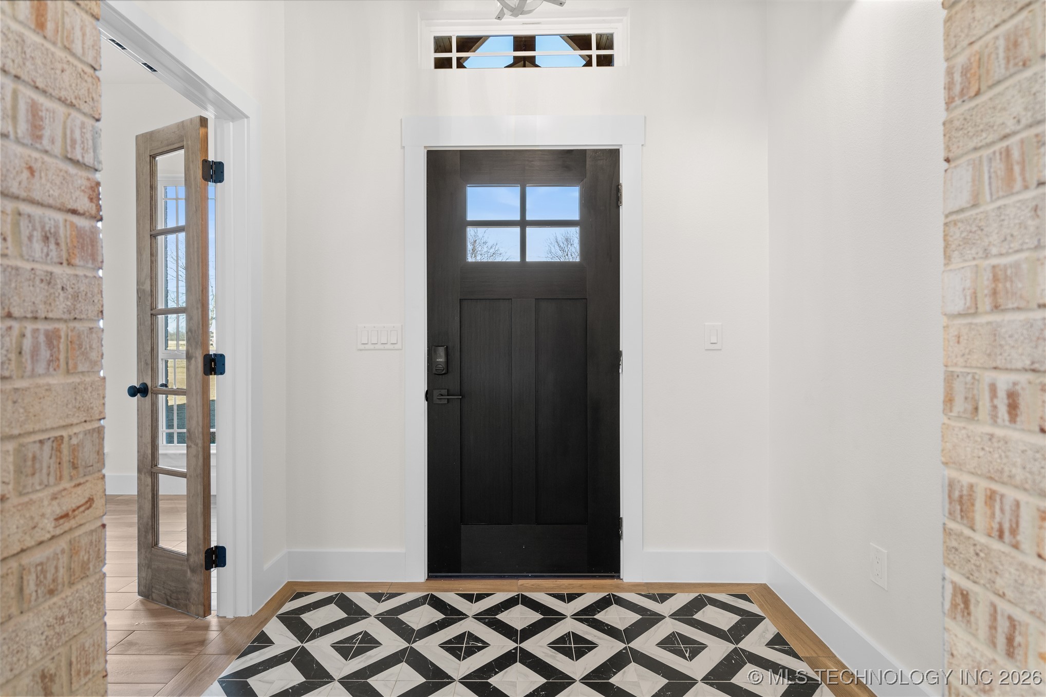 225 Gateway Road Property Photo 3