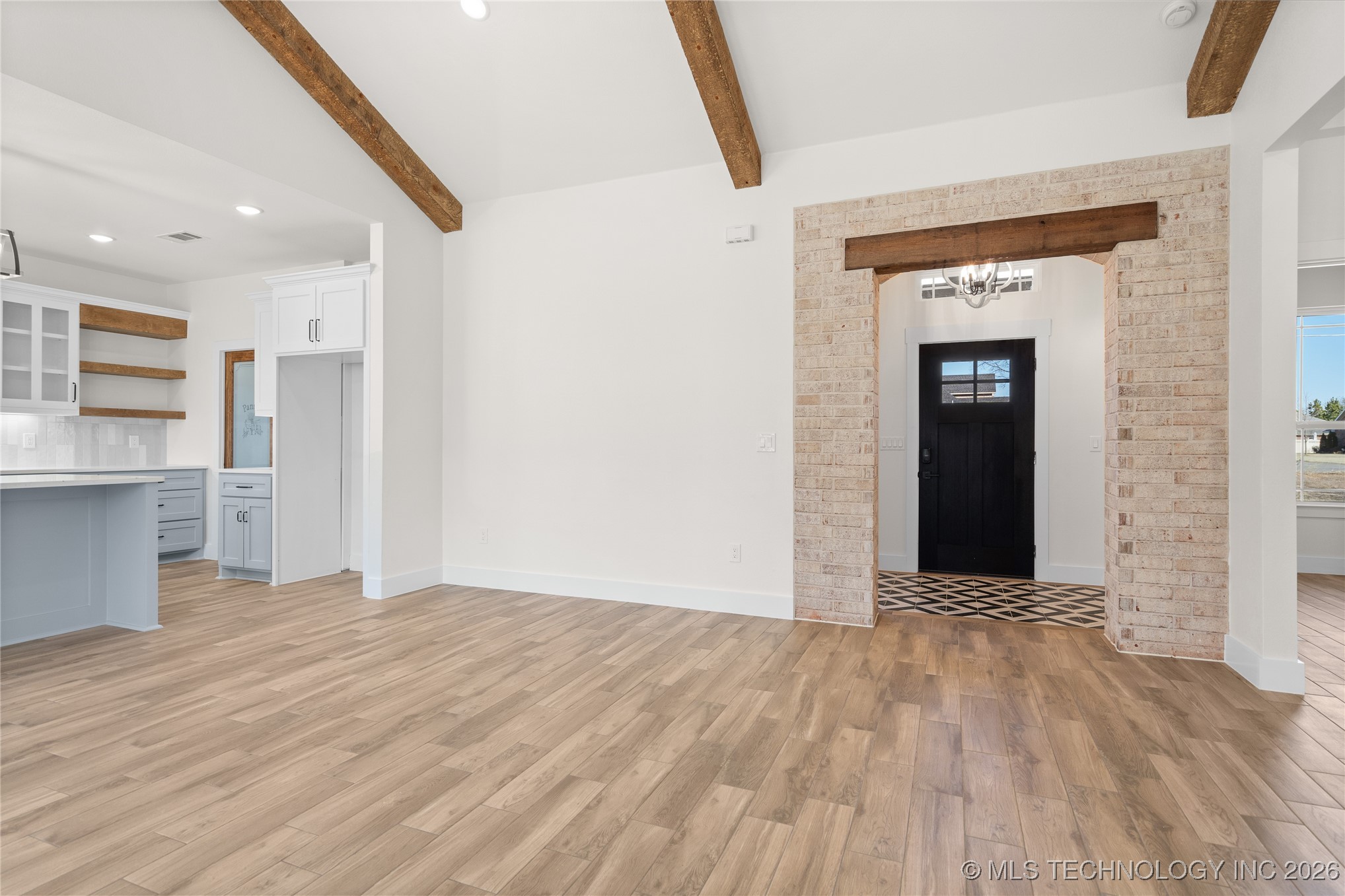 225 Gateway Road Property Photo 8