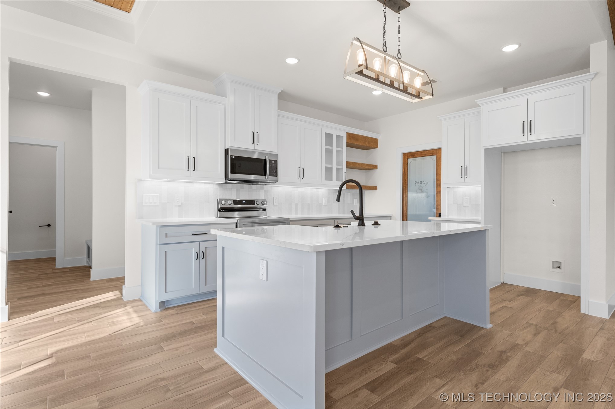 225 Gateway Road Property Photo 12