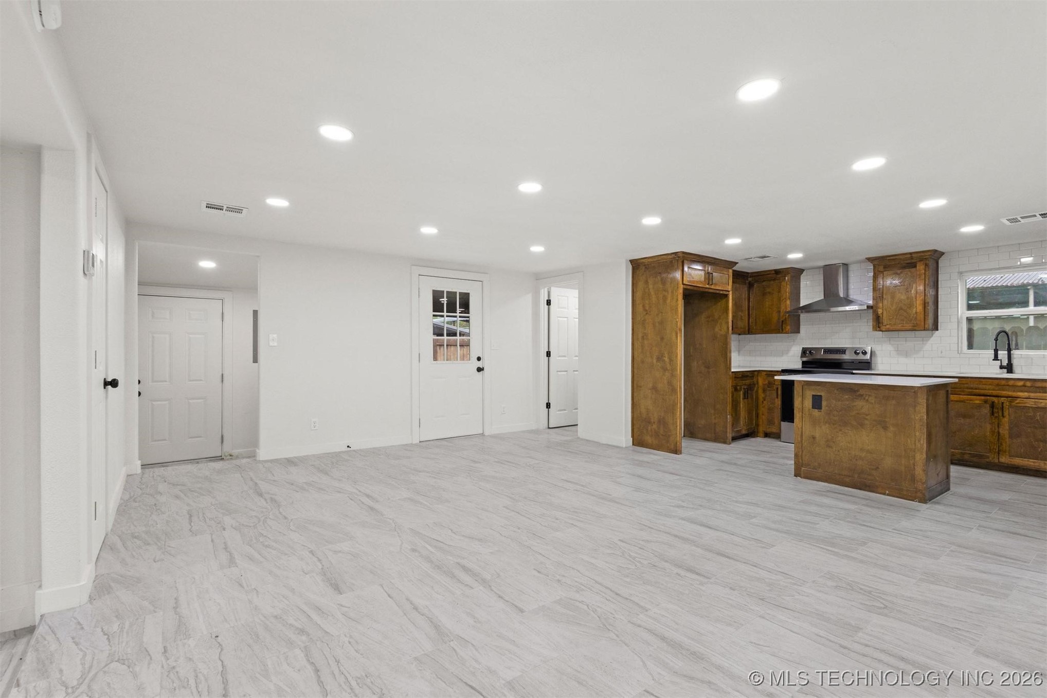 62 Jolene Reid Property Photo 5