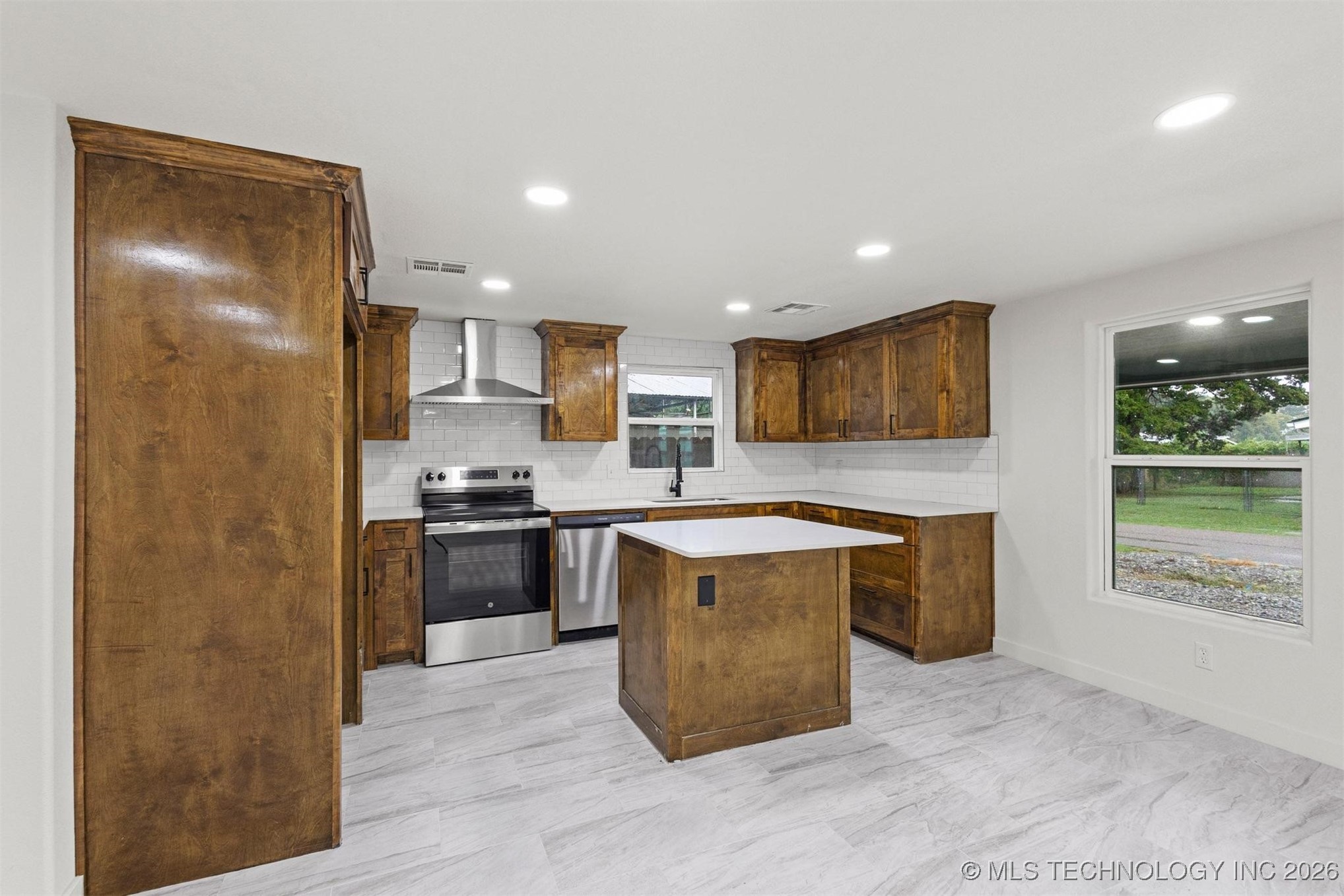 62 Jolene Reid Property Photo 9