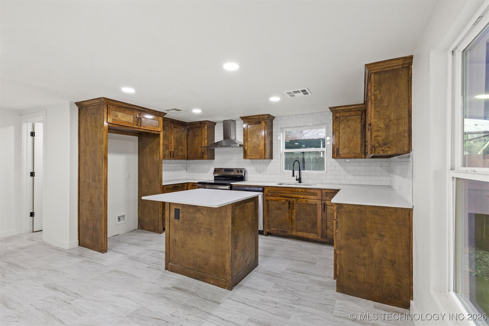 62 Jolene Reid Property Photo 11