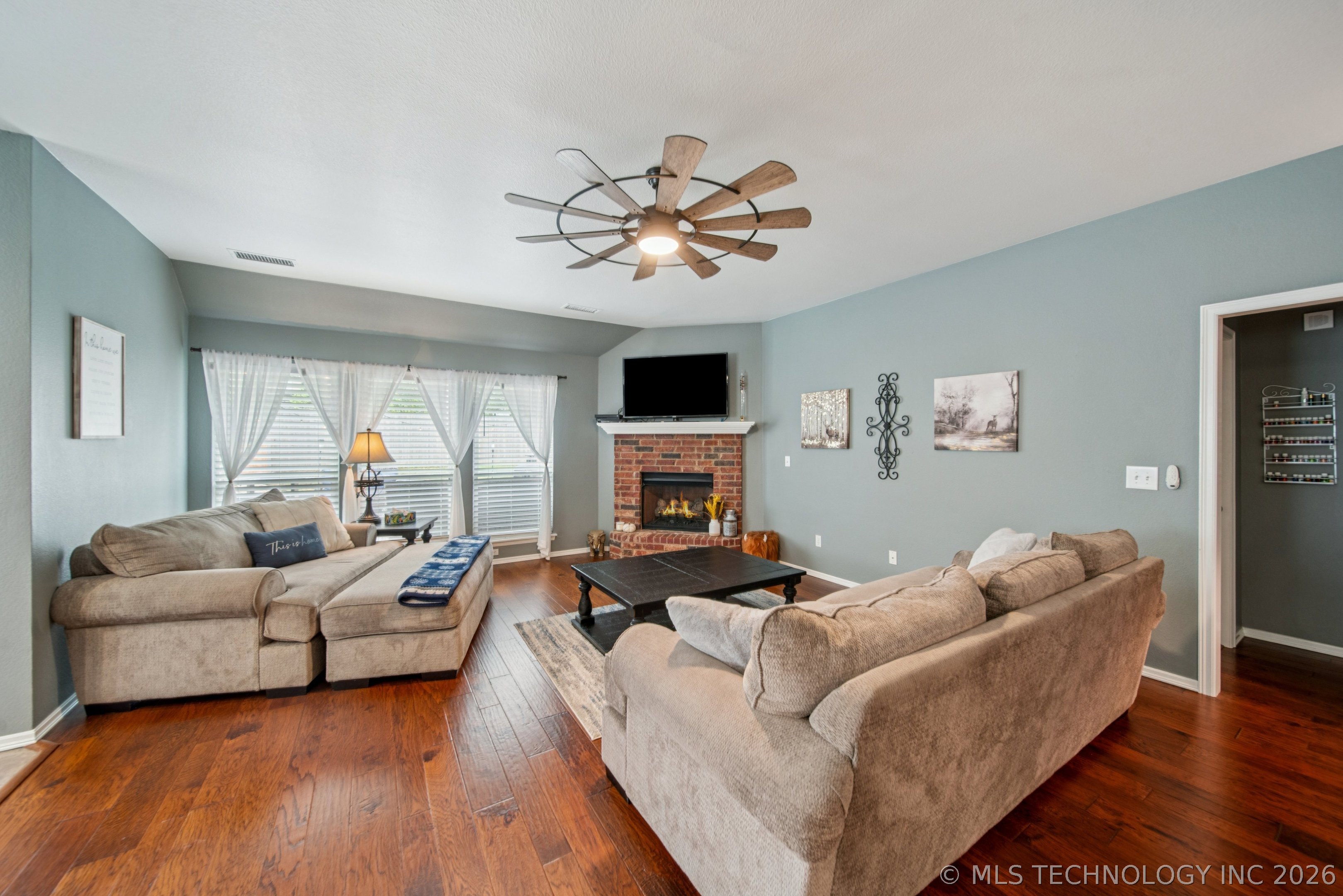 11922 S Birch Avenue Property Photo 4