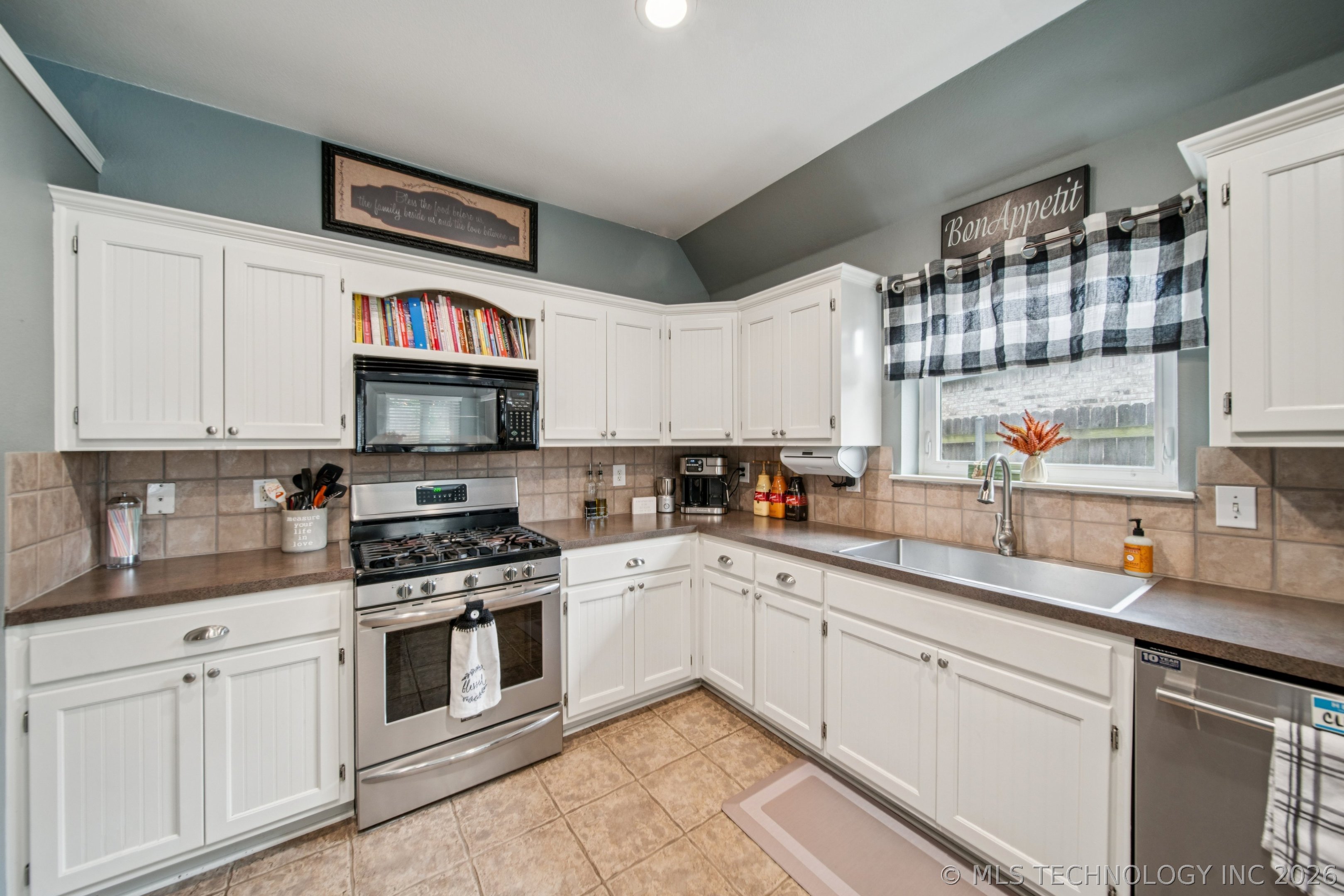 11922 S Birch Avenue Property Photo 8