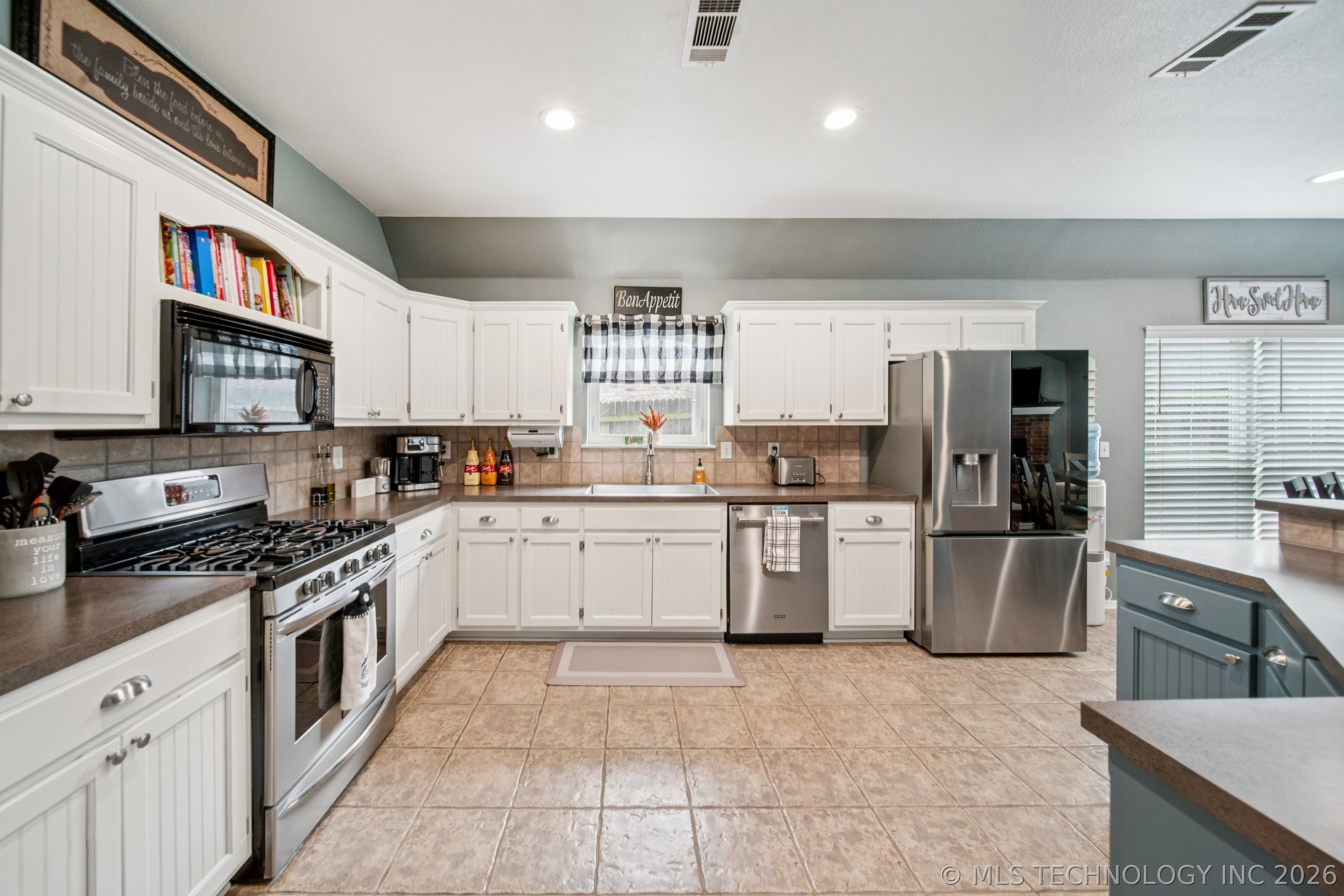 11922 S Birch Avenue Property Photo 9