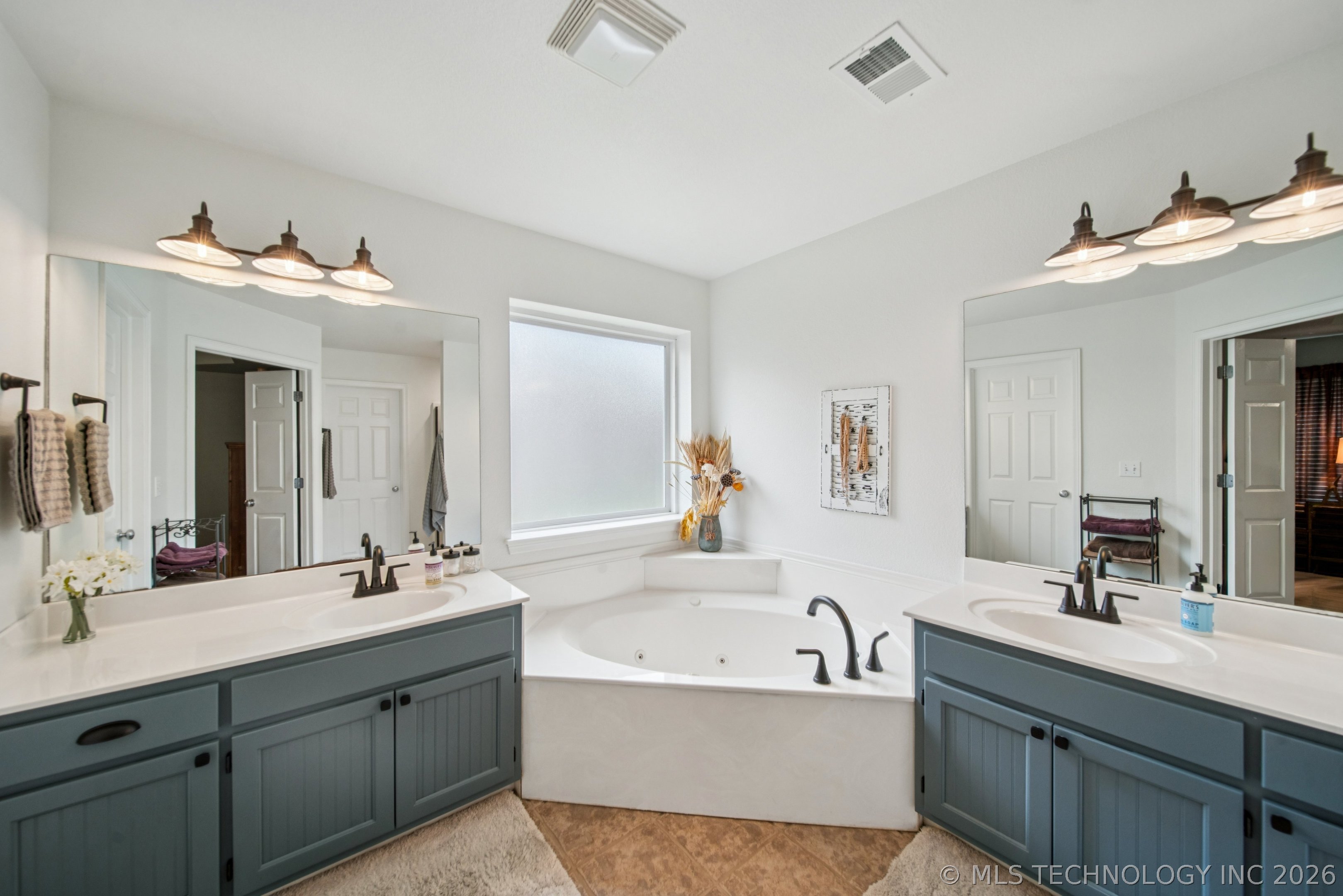 11922 S Birch Avenue Property Photo 14