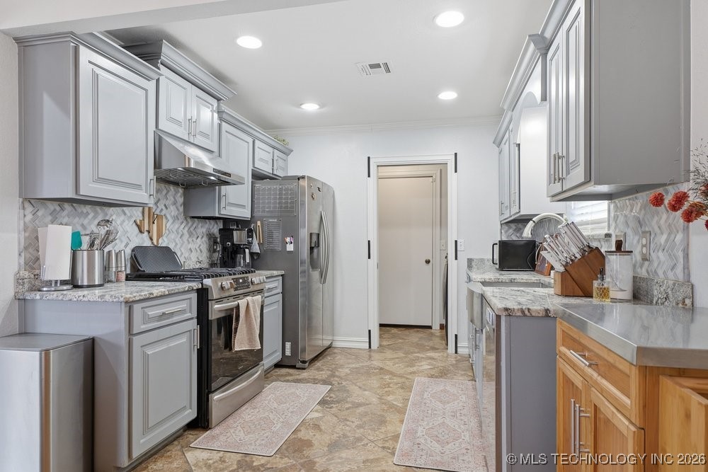 13327 E 33rd Place Property Photo 15