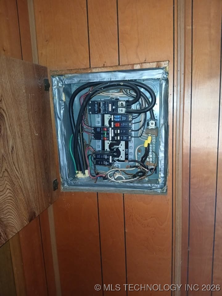 419090 E 1139 Road Property Photo 9