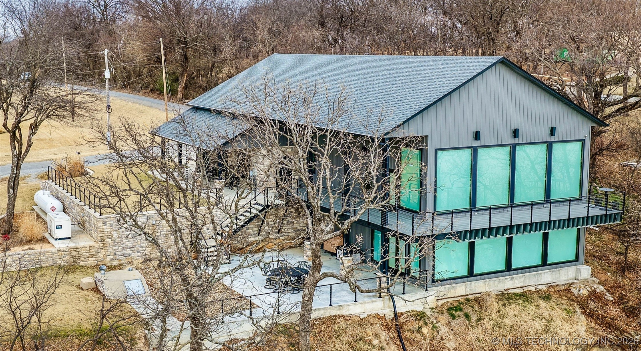 417188 Mockingbird Lane Property Photo 2