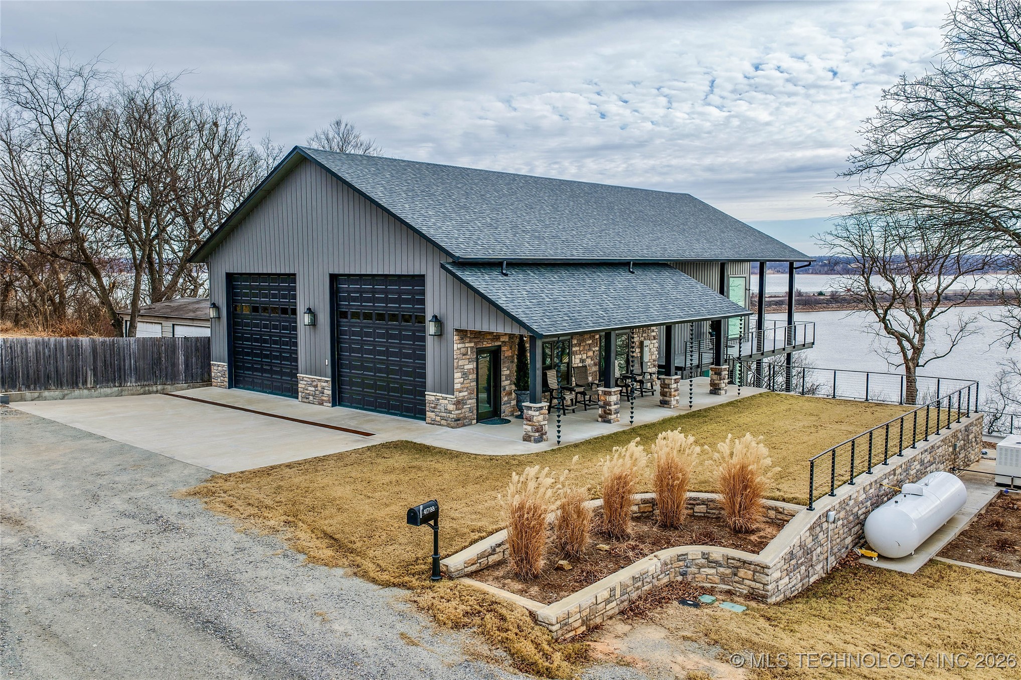 417188 Mockingbird Lane Property Photo 3