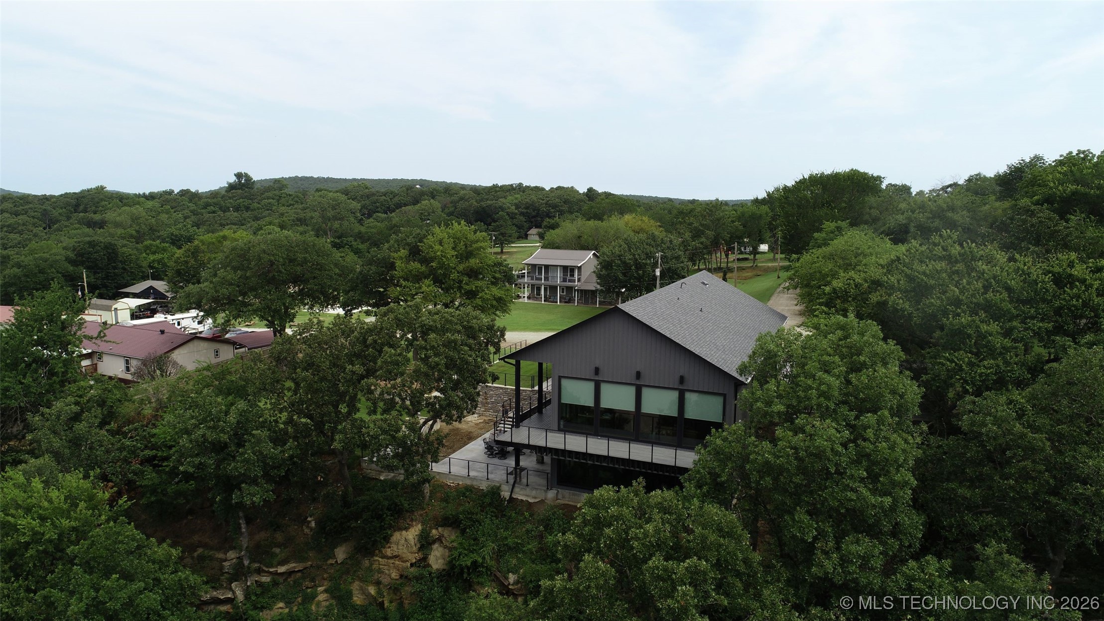 417188 Mockingbird Lane Property Photo 4