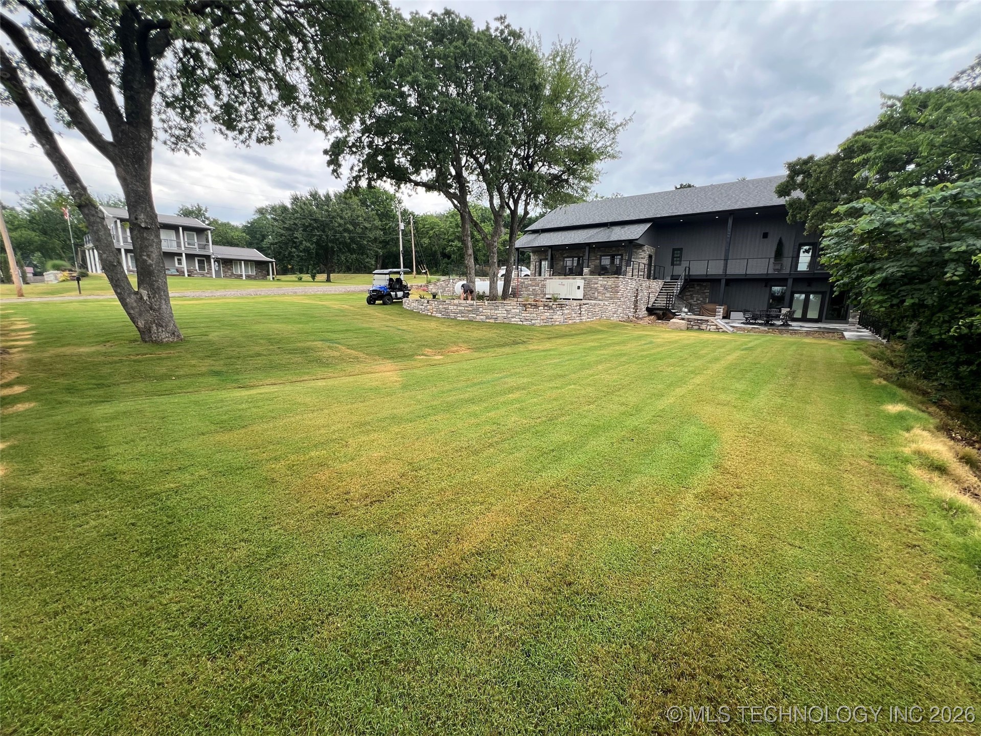 417188 Mockingbird Lane Property Photo 6