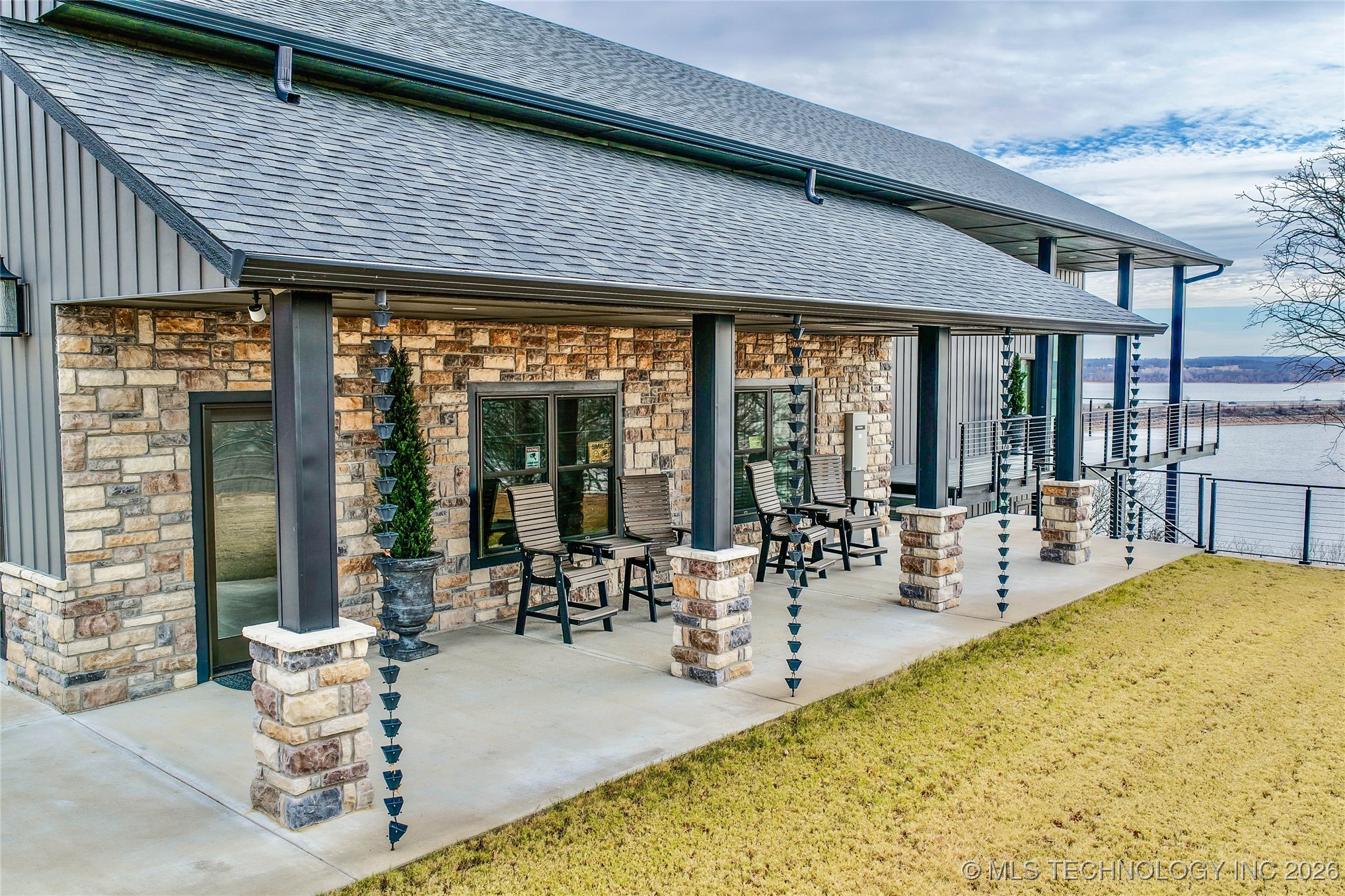 417188 Mockingbird Lane Property Photo 8