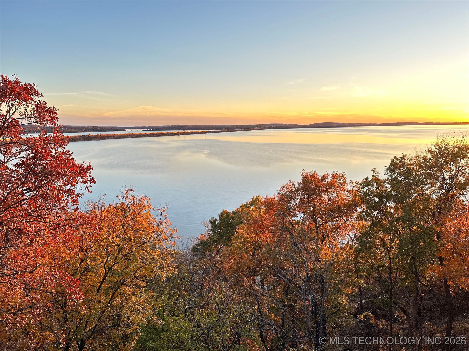 417188 Mockingbird Lane Property Photo 9