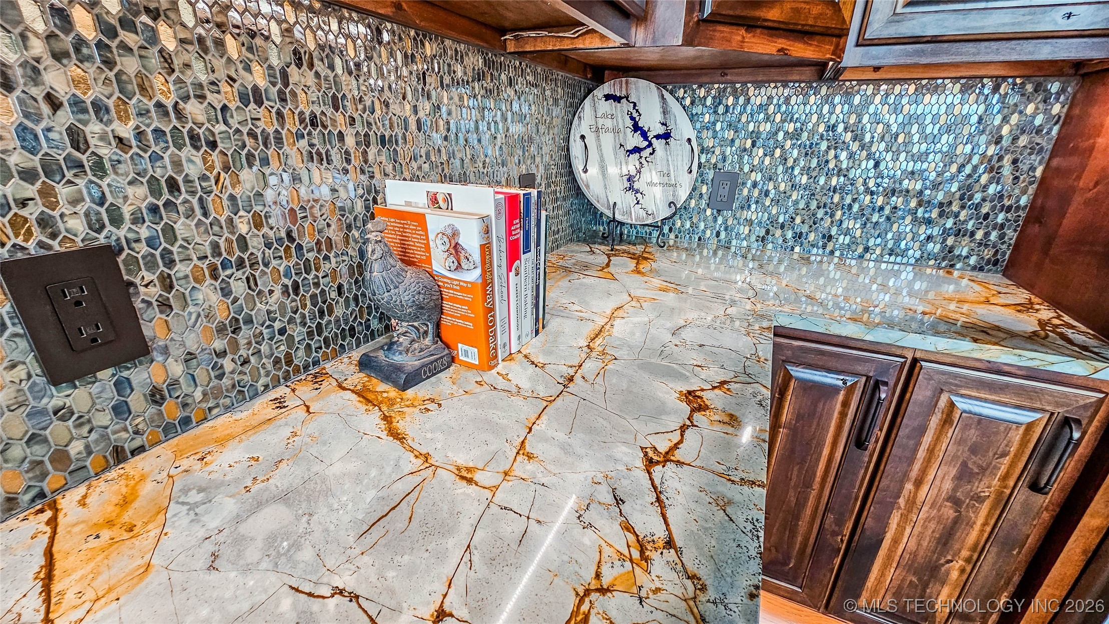 417188 Mockingbird Lane Property Photo 27